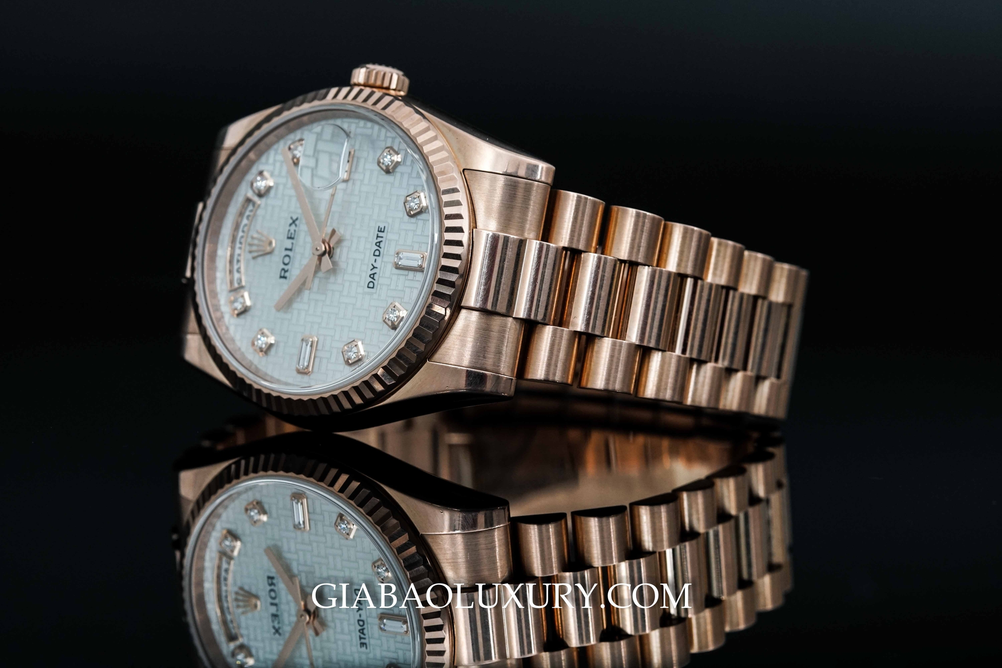 Đồng hồ Rolex Oyster Perpetual Day-Date 11235 mặt khảm trai họa tiết