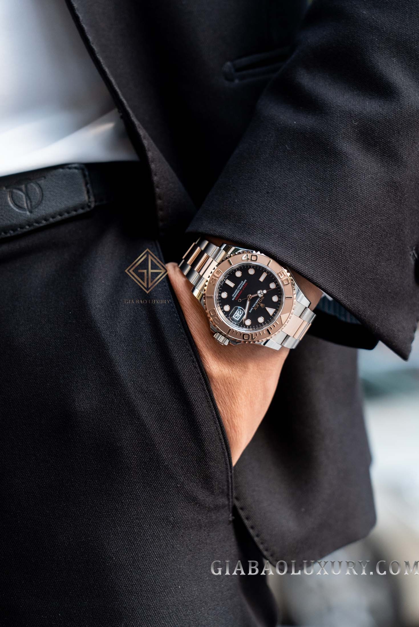 Đồng Hồ Rolex Yacht Master 40 126621 Mặt Số Đen