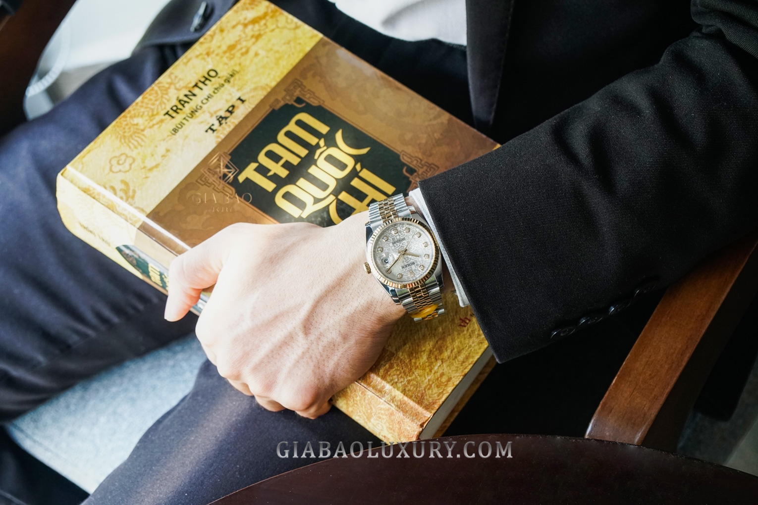 Đồng Hồ Rolex Datejust 36 116233 Mặt Số Vi Tính Trắng