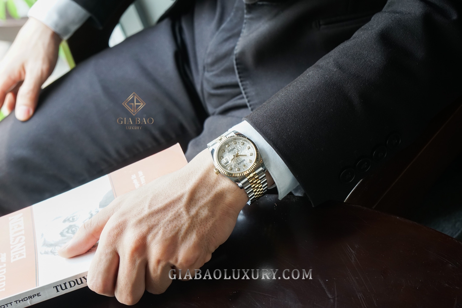 Đồng Hồ Rolex Datejust 36 116233 Mặt Số Vi Tính Trắng