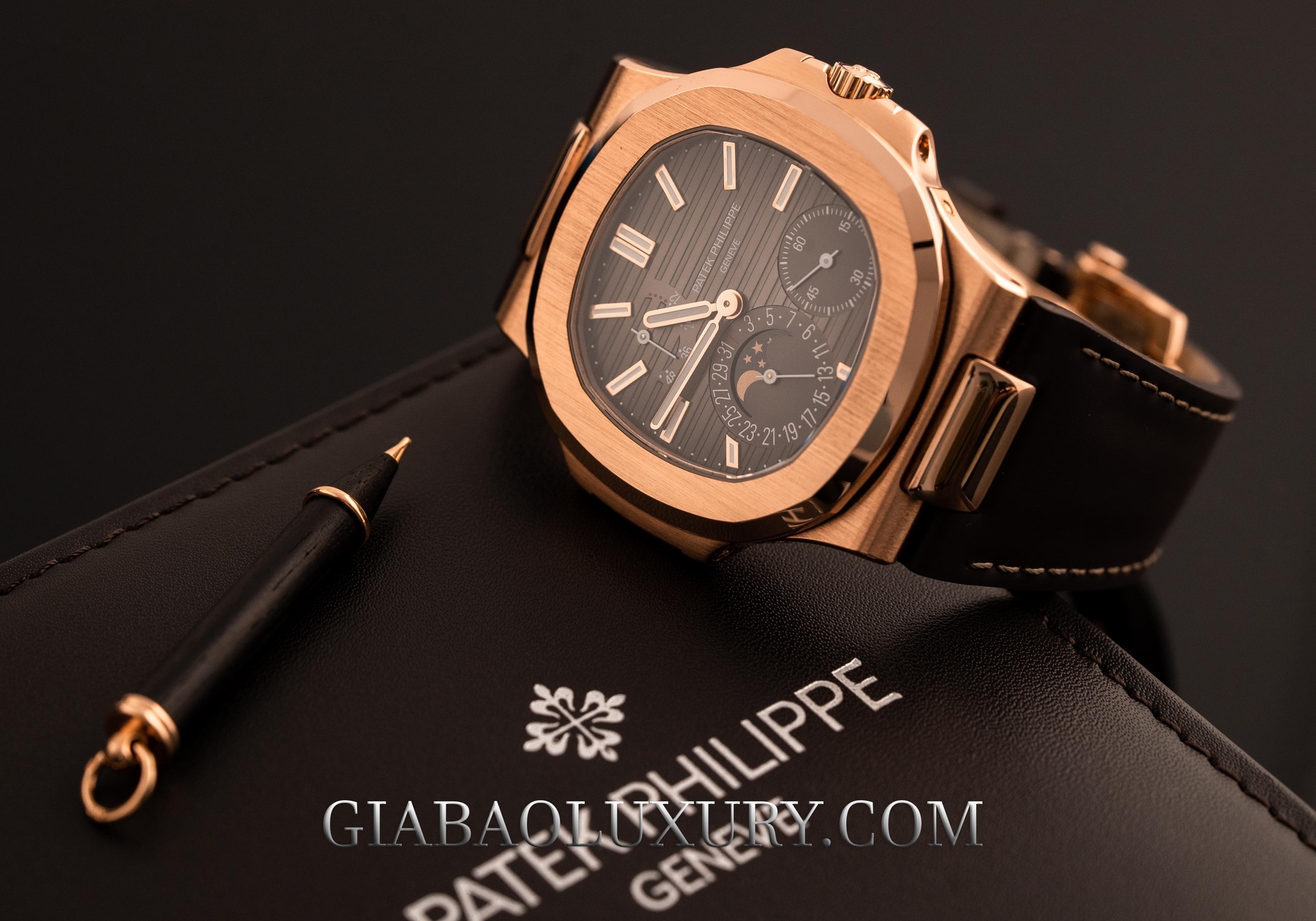 Review đồng hồ Patek Philippe Nautilus 5712R