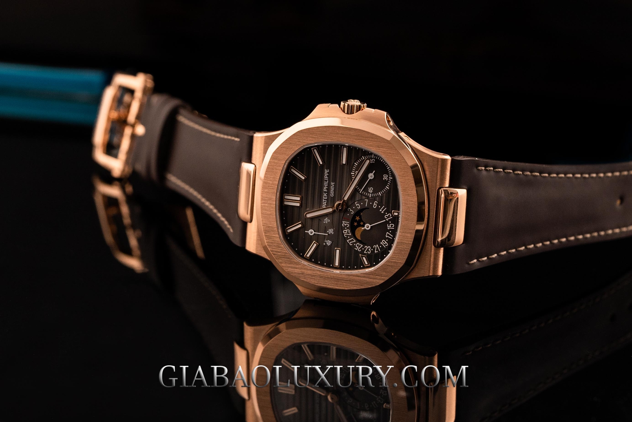 Review đồng hồ Patek Philippe Nautilus 5712R