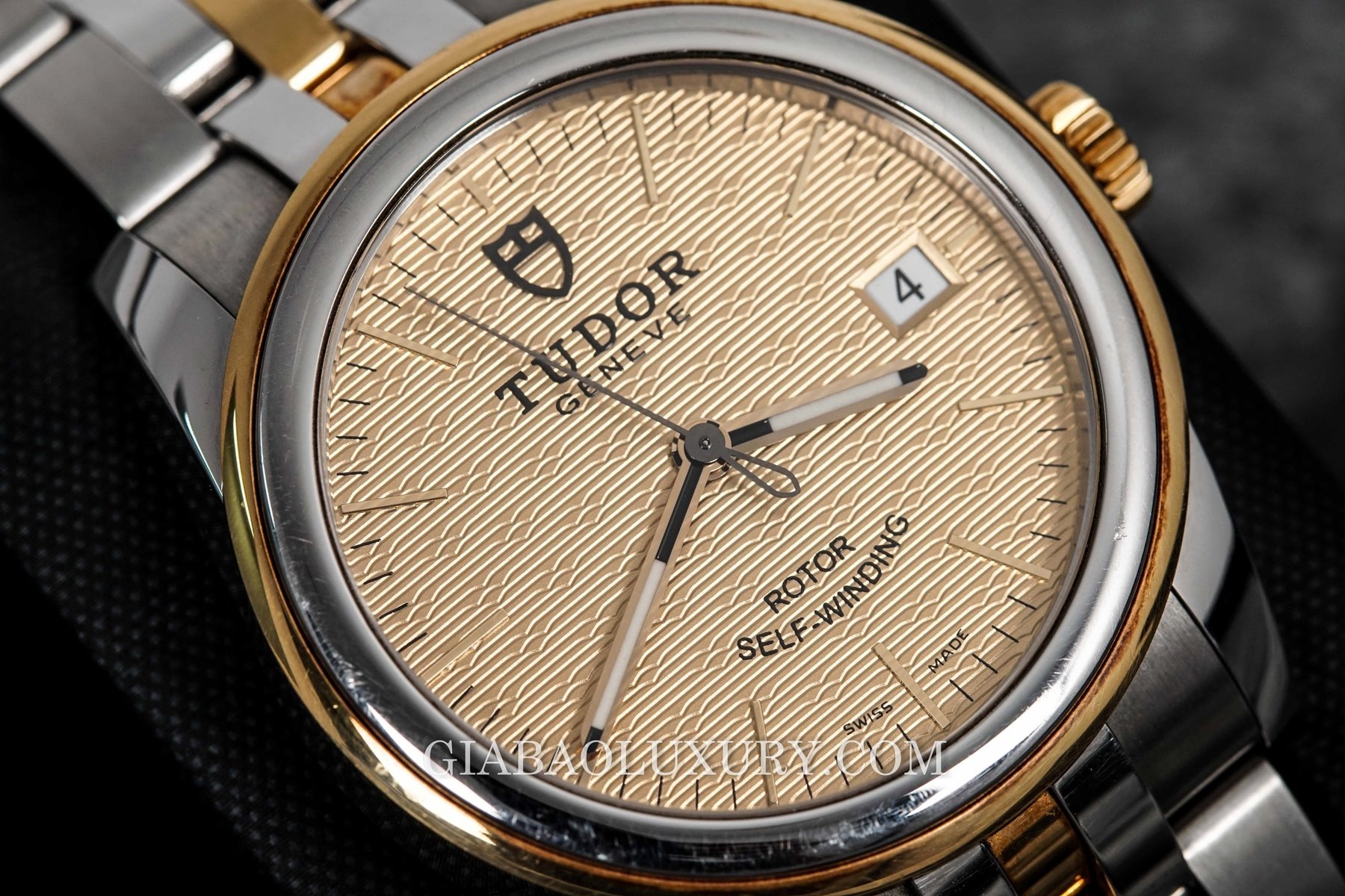 Tudor Glamour Date