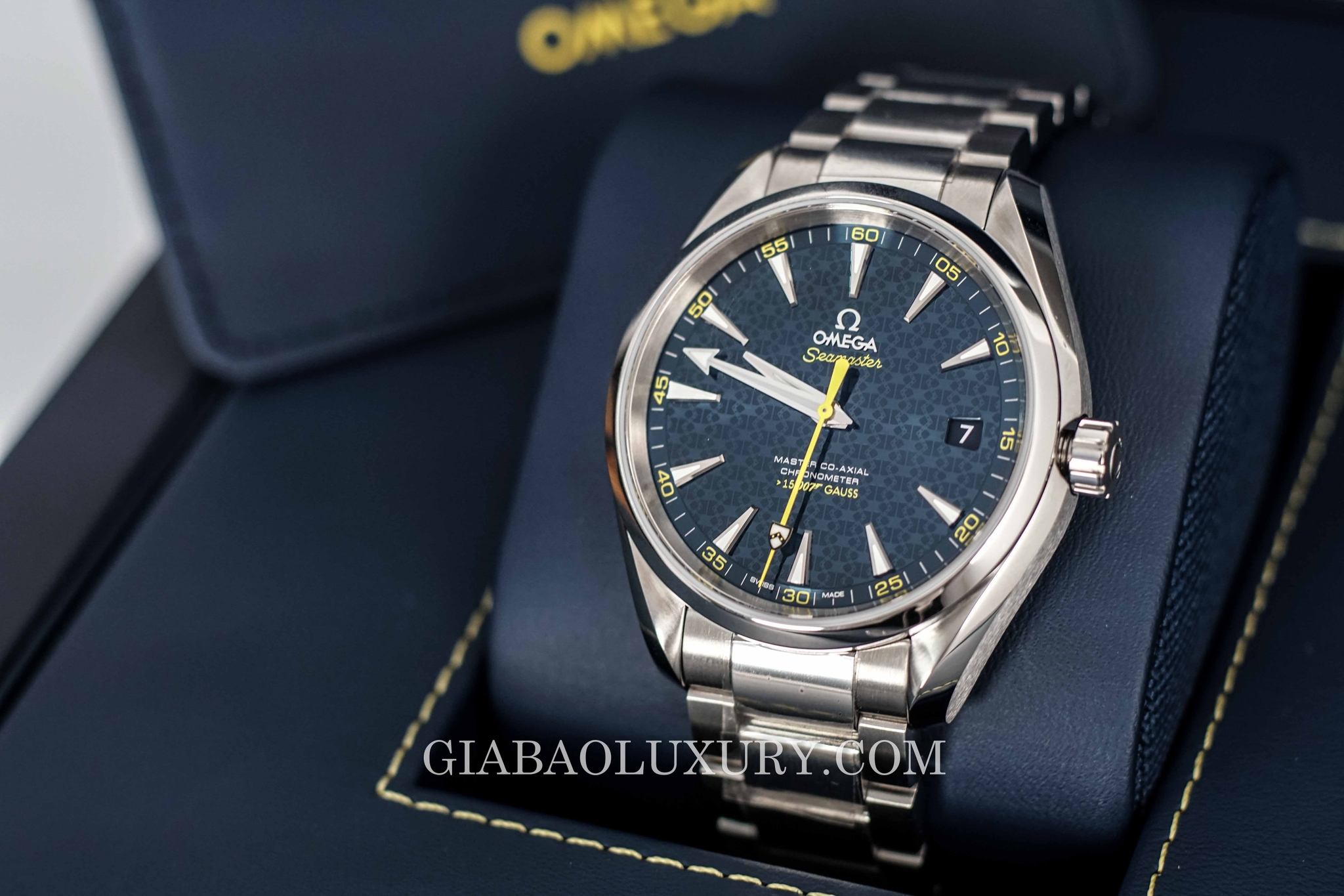 So Sánh Đồng Hồ Omega Seamaster Và Omega Speedmaster