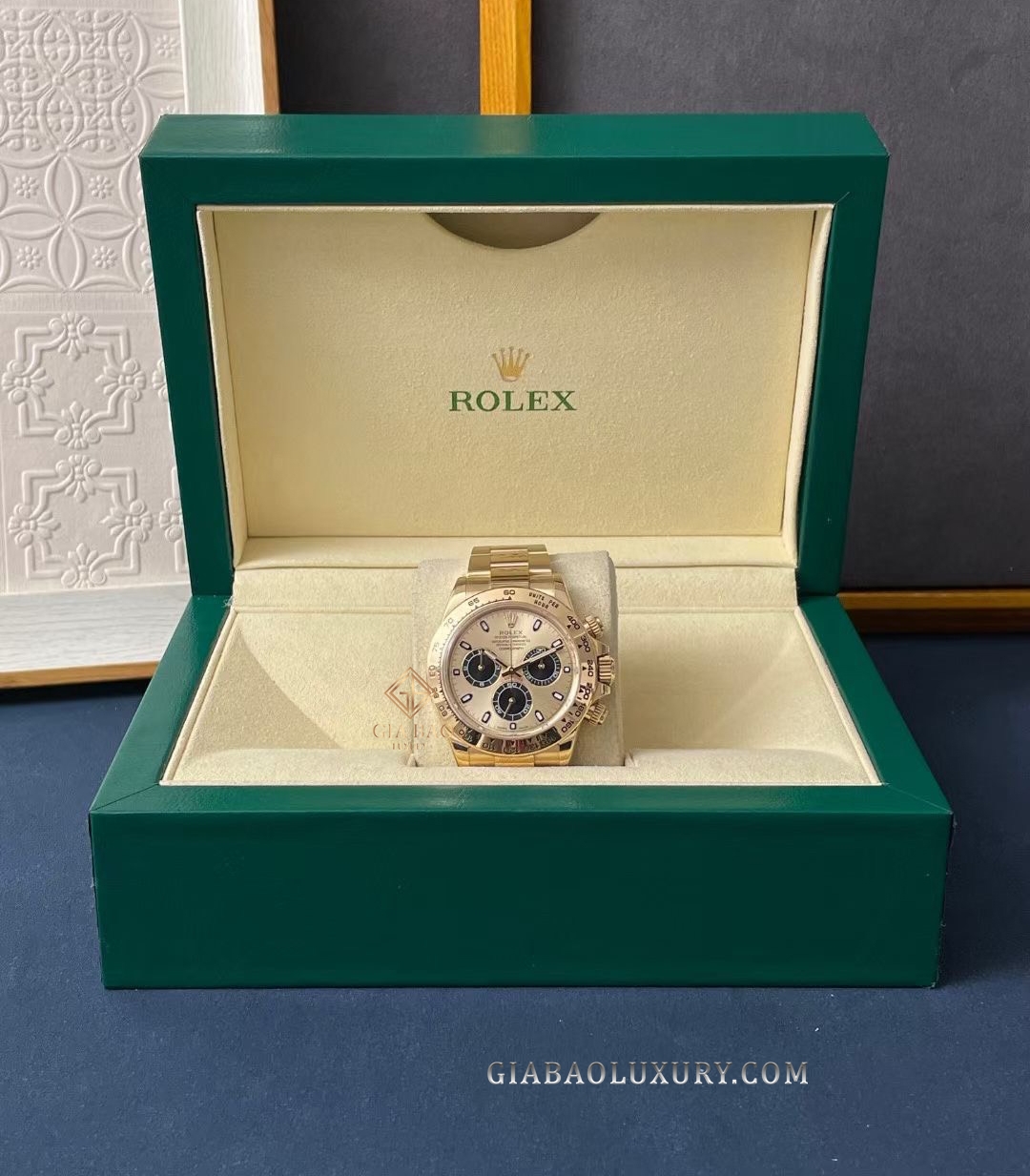 Đồng Hồ Rolex Cosmograph Daytona 116508 Mặt Số Vàng Champagne Đen