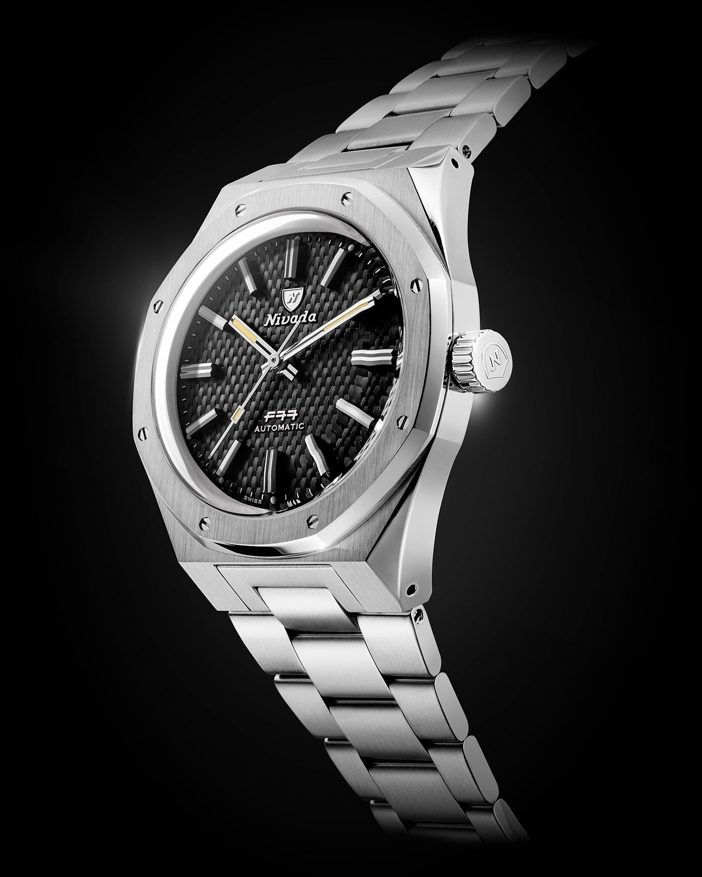 Nivada Grenchen, dòng sản phẩm F77, Ref number: 68041A77A, mặt số đen họa tiết