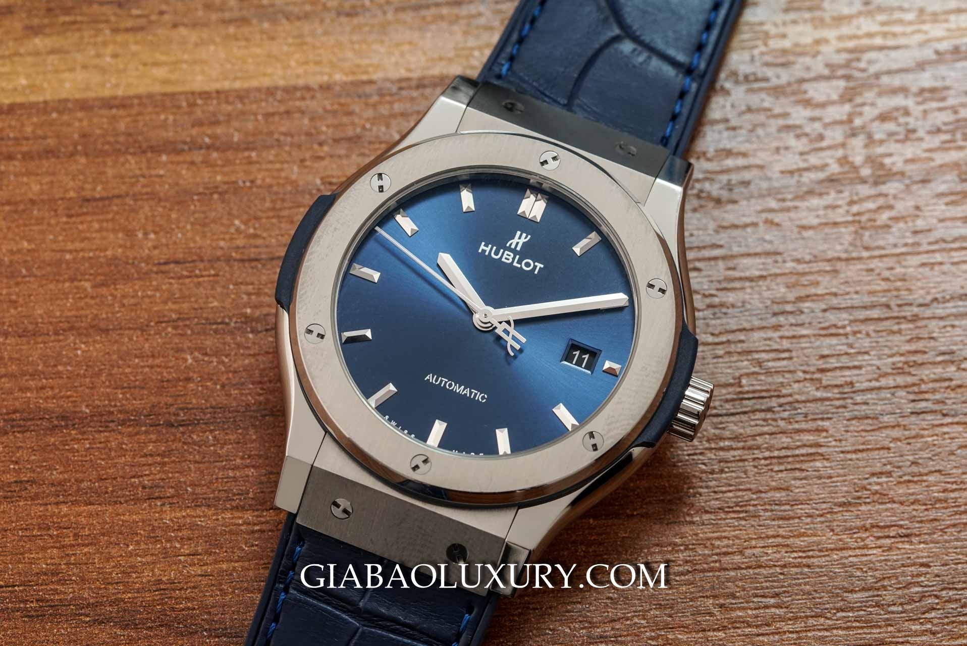 Đồng Hồ Hublot Classic Fusion Blue Titanium 42mm luxewatch.vn