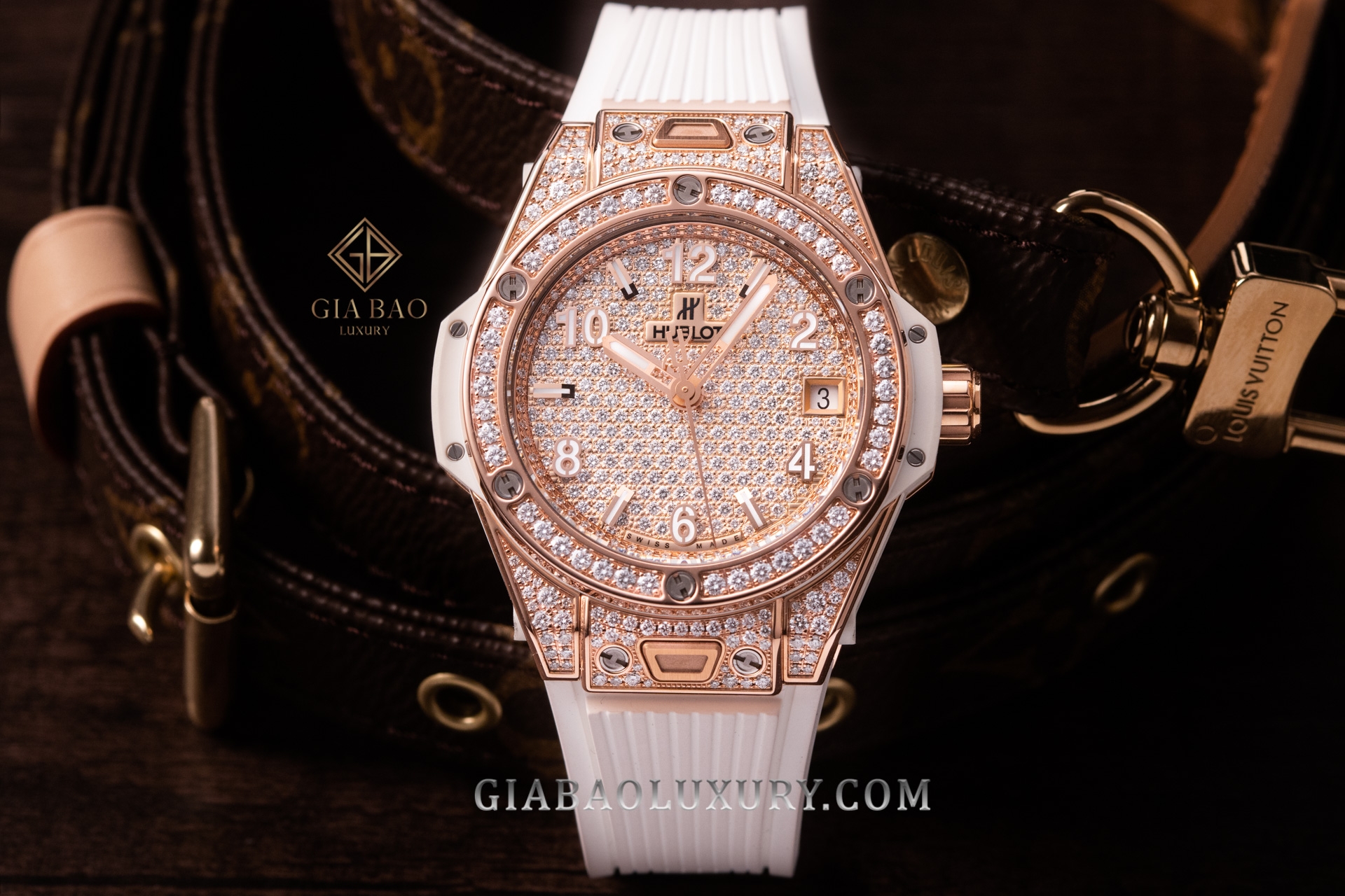 Đồng Hồ Hublot Big Bang One Click King Gold White Full Pavé 39mm 465.oe.9010.rw.1604
