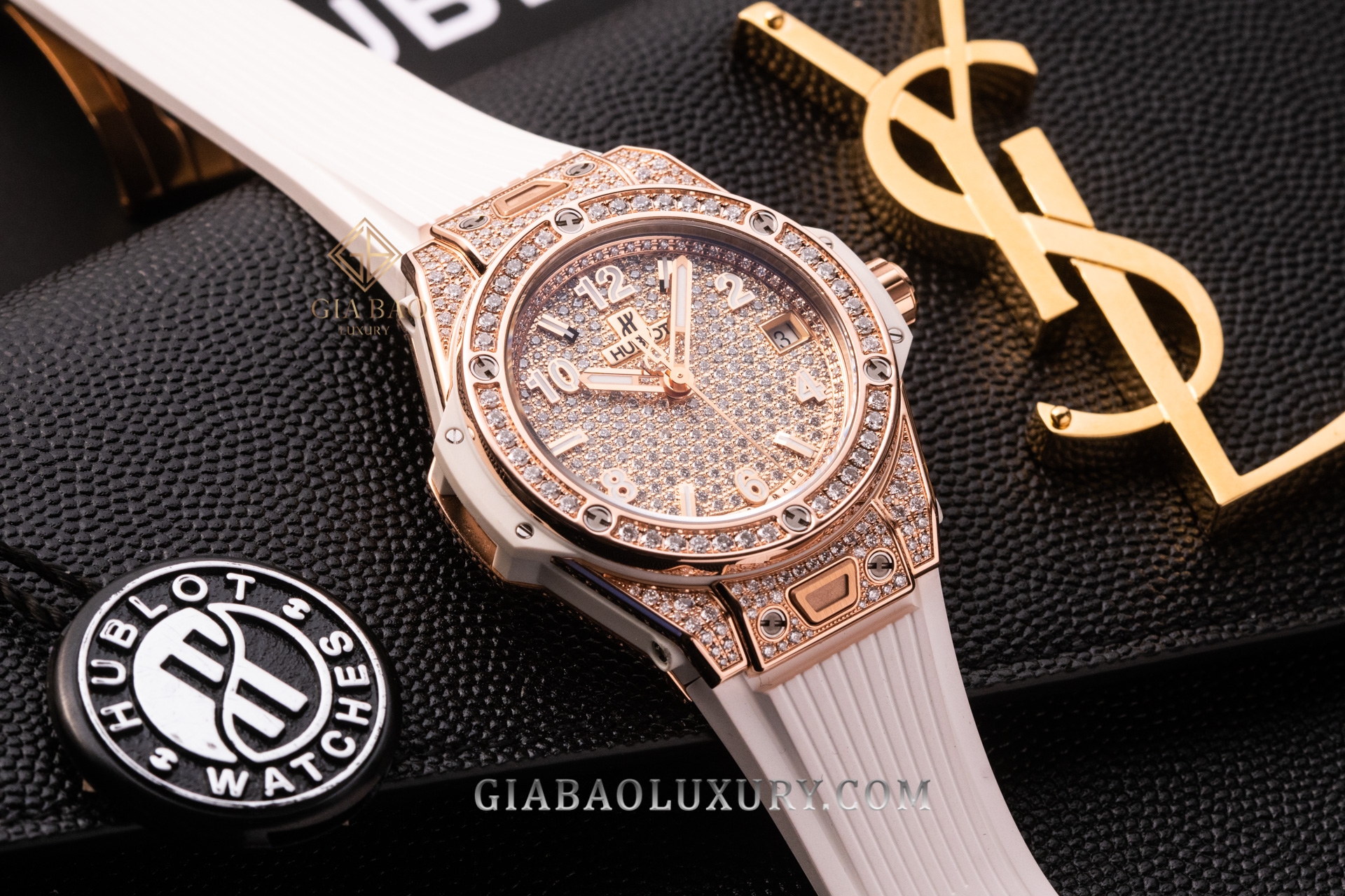 Đồng Hồ Hublot Big Bang One Click King Gold White Full Pavé 39mm 465.oe.9010.rw.1604