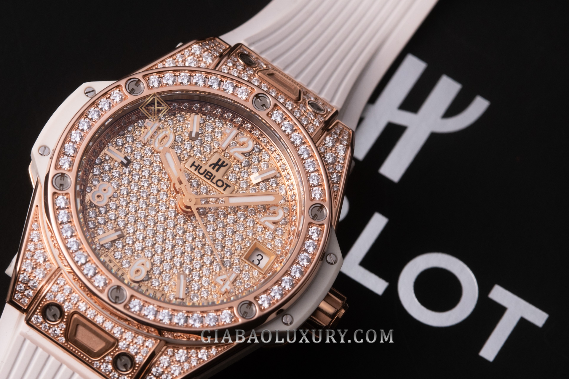 Đồng Hồ Hublot Big Bang One Click King Gold White Full Pavé 39mm 465.oe.9010.rw.1604