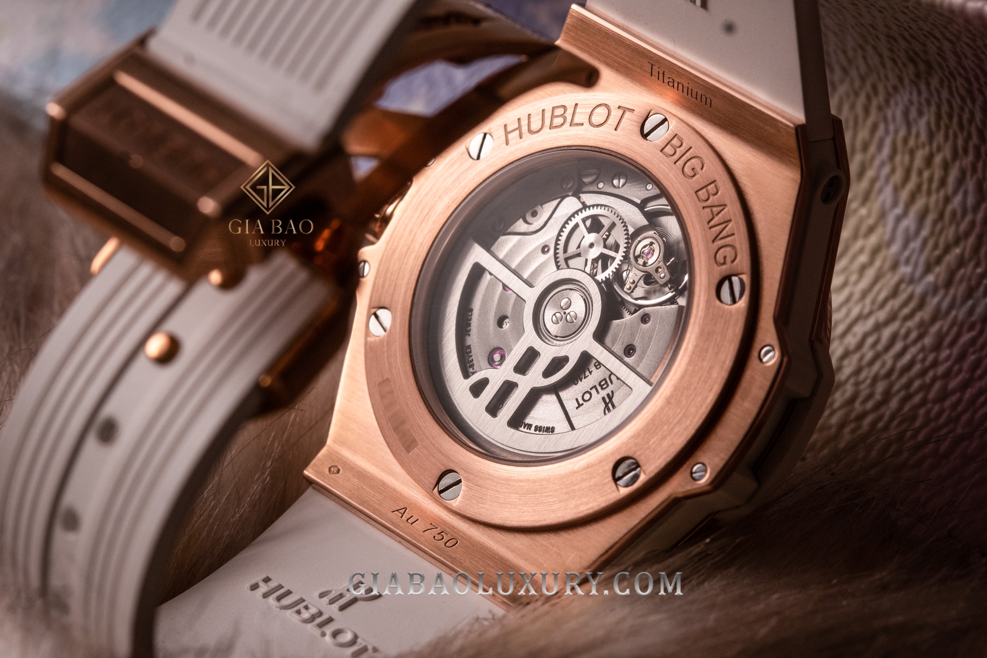 Đồng Hồ Hublot Big Bang One Click King Gold White Full Pavé 39mm 465.oe.9010.rw.1604