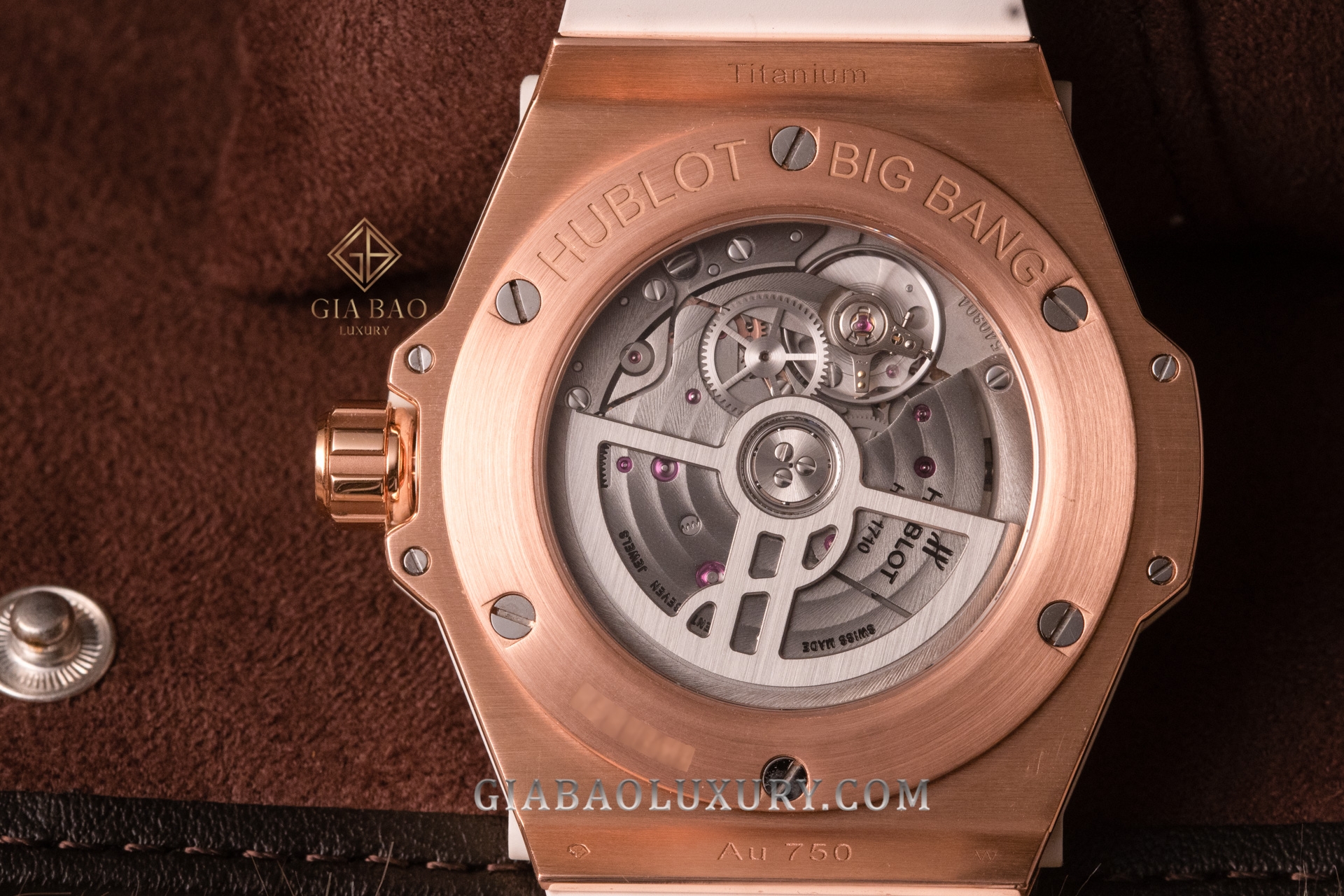 Đồng Hồ Hublot Big Bang One Click King Gold White Full Pavé 39mm 465.oe.9010.rw.1604