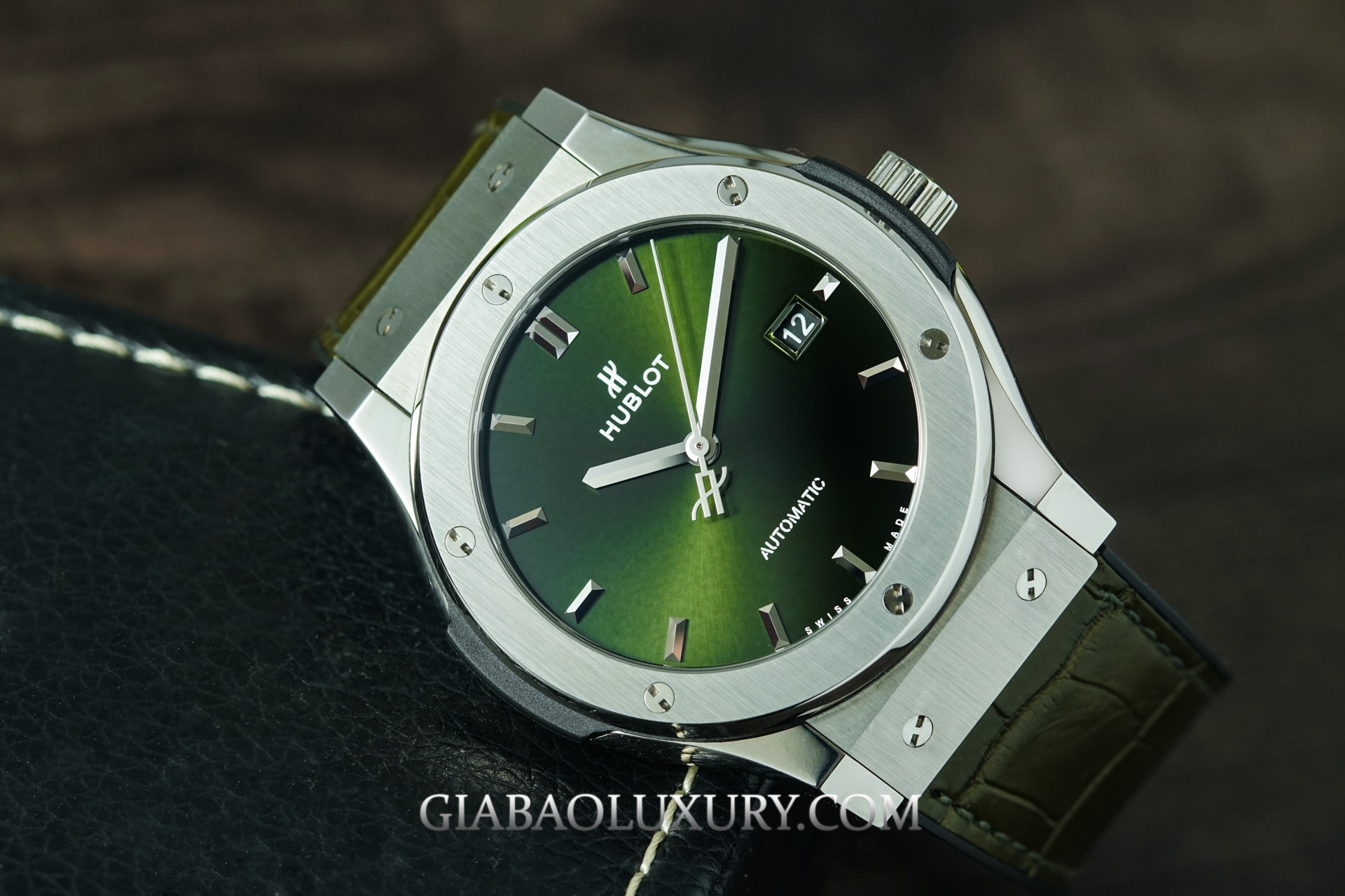 Đồng Hồ Hublot Classic Fusion Green Titanium 42mm 542.NX.8970.LR