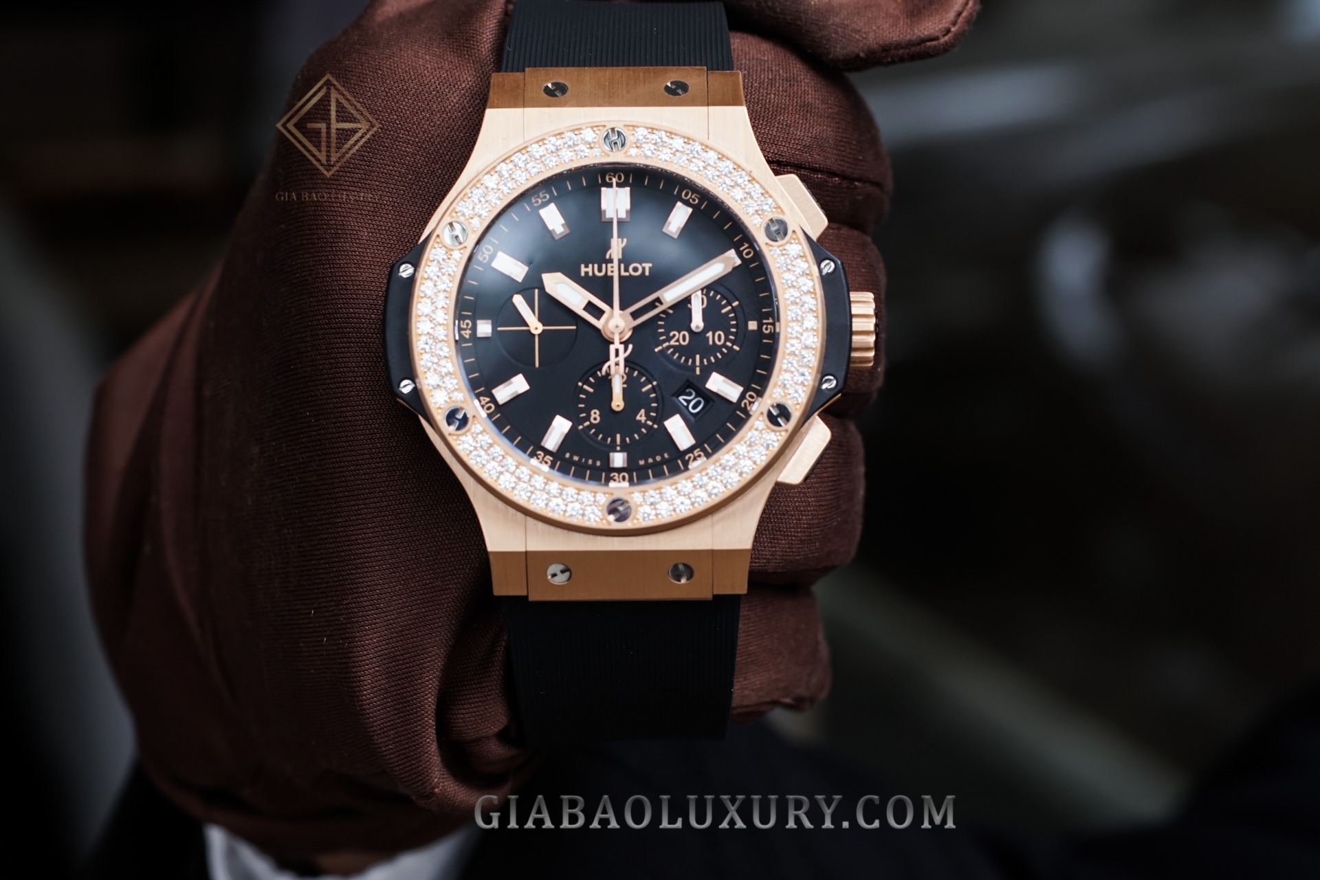 đồng hồ  Hublot Big Bang King Gold Diamonds 44mm mang mã hiệu 301.PX.1180.RX.1104