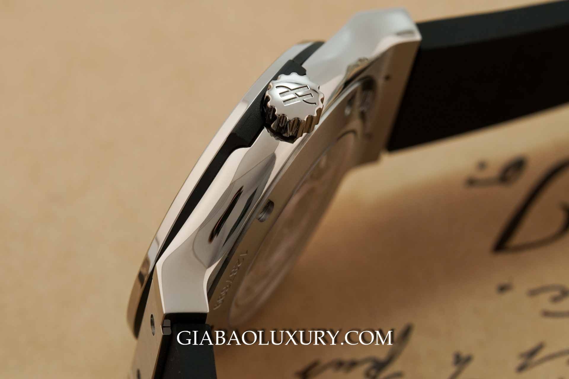Đồng Hồ Hublot Classic Fusion Black Titanium 42mm luxewatch.vn