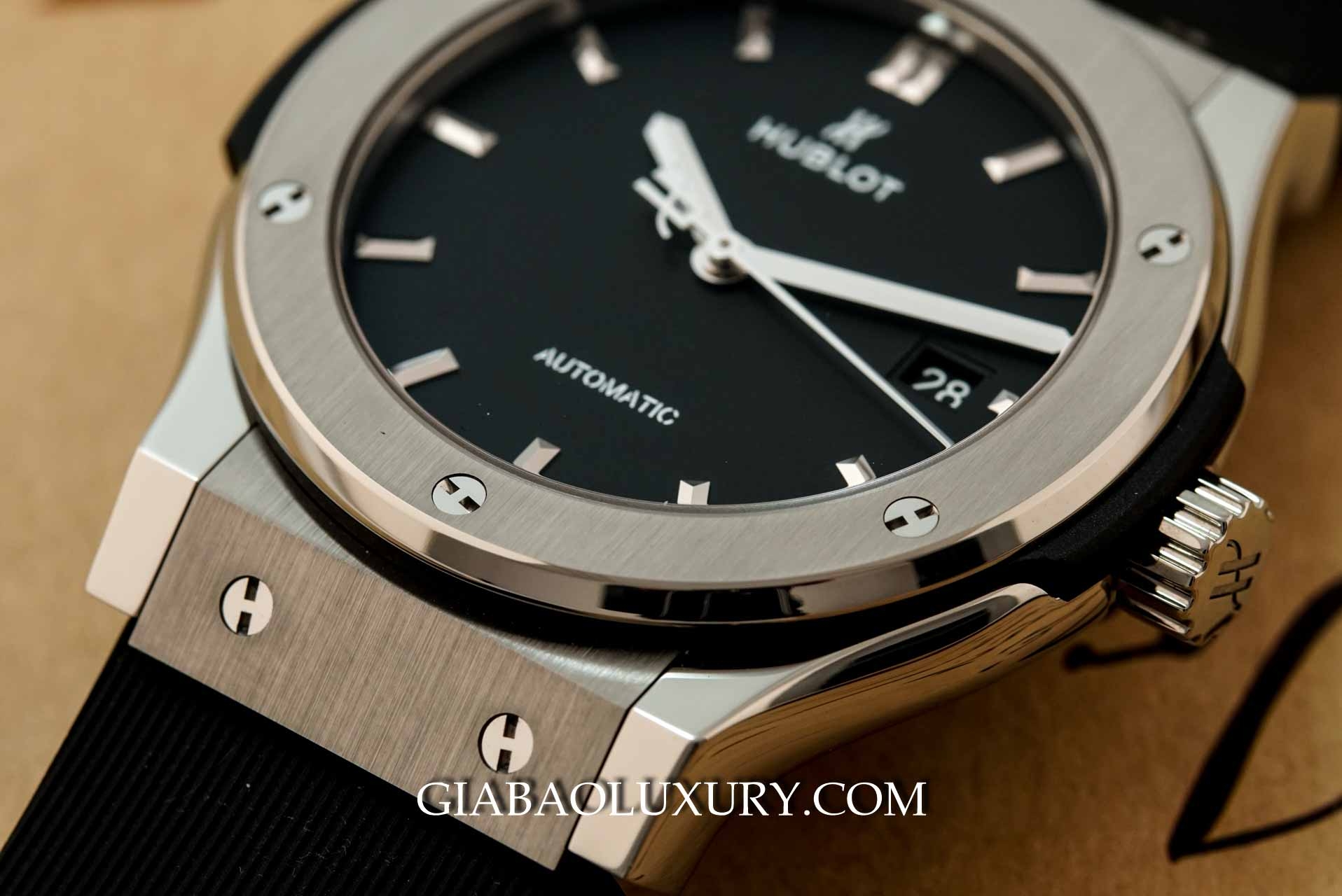 Đồng Hồ Hublot Classic Fusion Black Titanium 42mm 542.NX.1171.RX