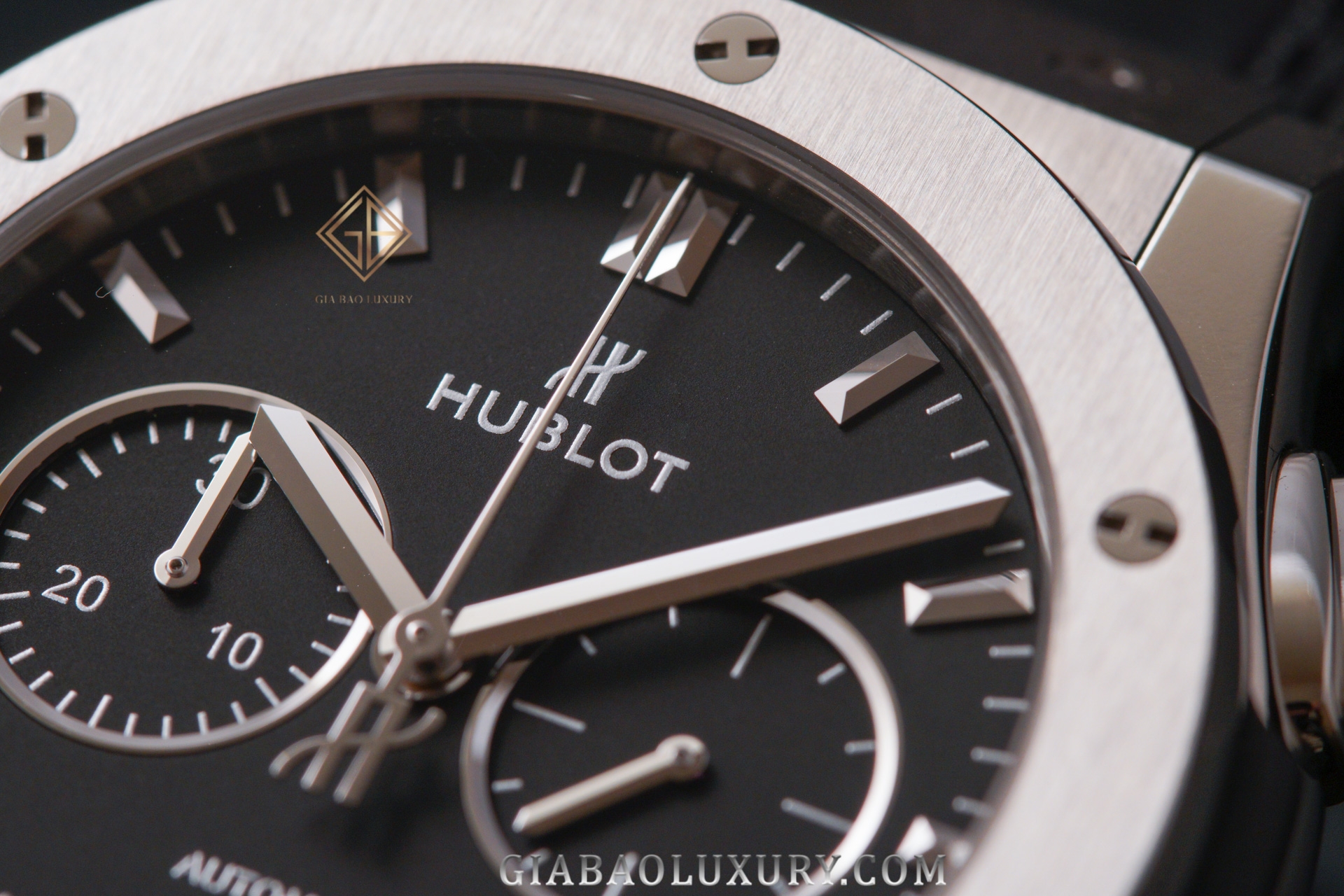 Đồng Hồ Hublot Classic Fusion Titanium Chronograph 42mm 541.nx.1171.lr