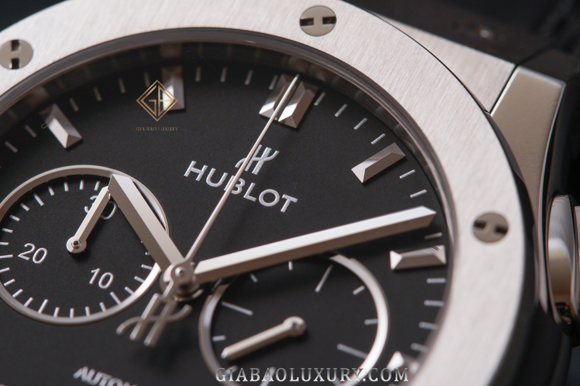 Đồng Hồ Hublot Classic Fusion Titanium Chronograph  42mm 541.nx.1171.lr