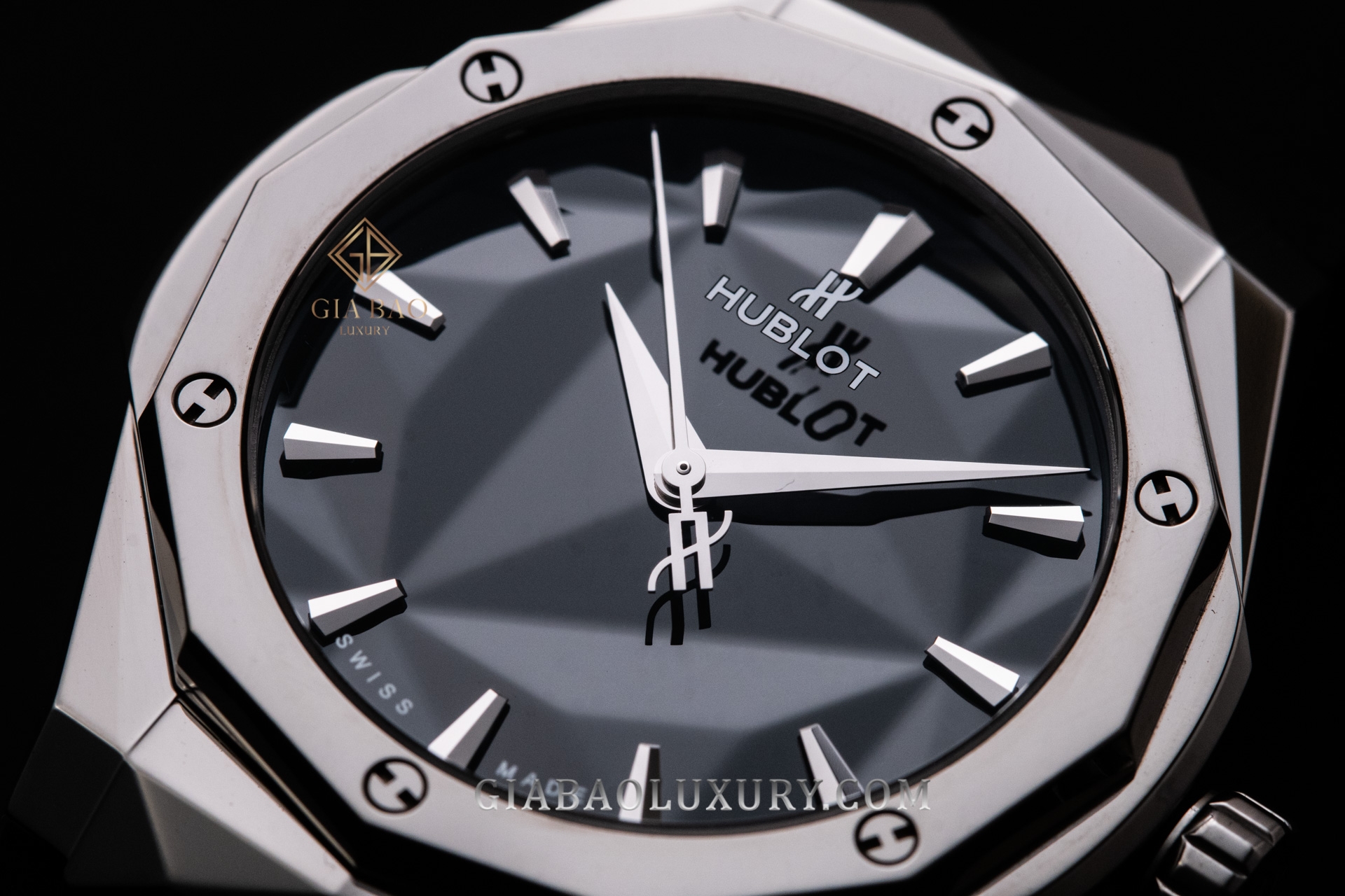 Đồng Hồ Hublot Classic Fusion Orlinski Titanium 40mm 550.NS.1800.RX.ORL19