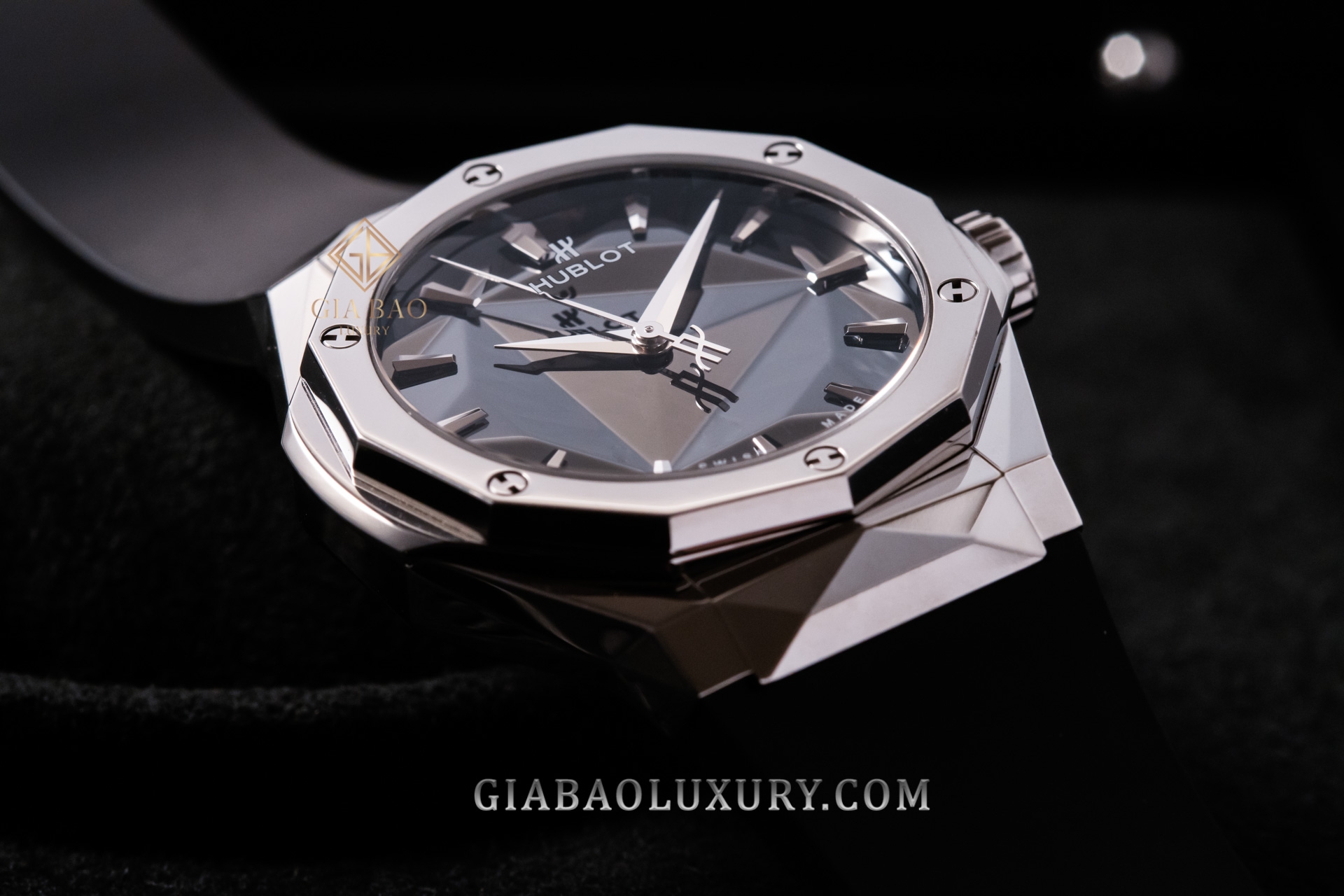 Đồng Hồ Hublot Classic Fusion Orlinski Titanium 40mm 550.NS.1800.RX.ORL19