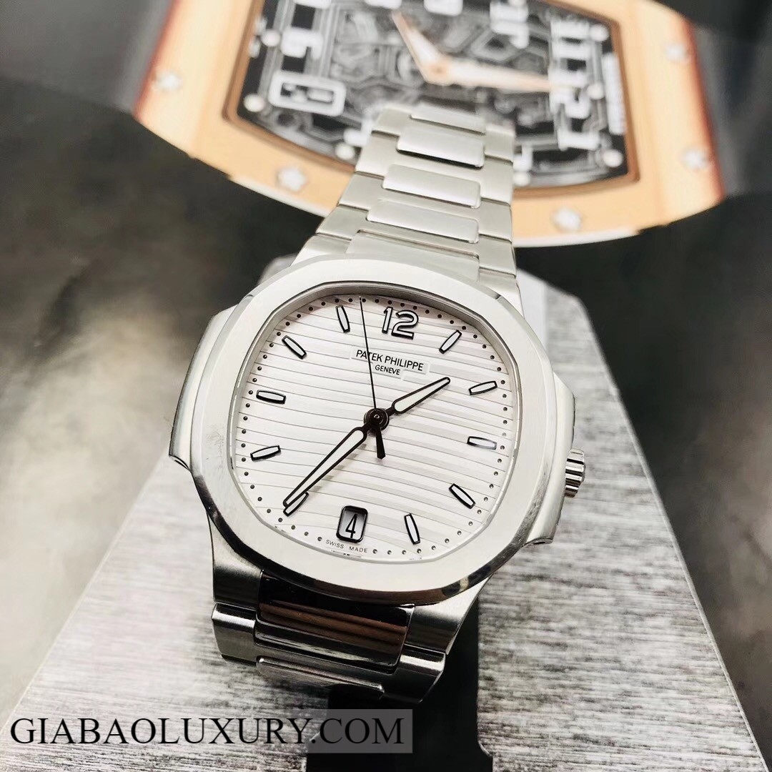 Đồng Hồ Patek Philippe Nautilus 7118/1A-010