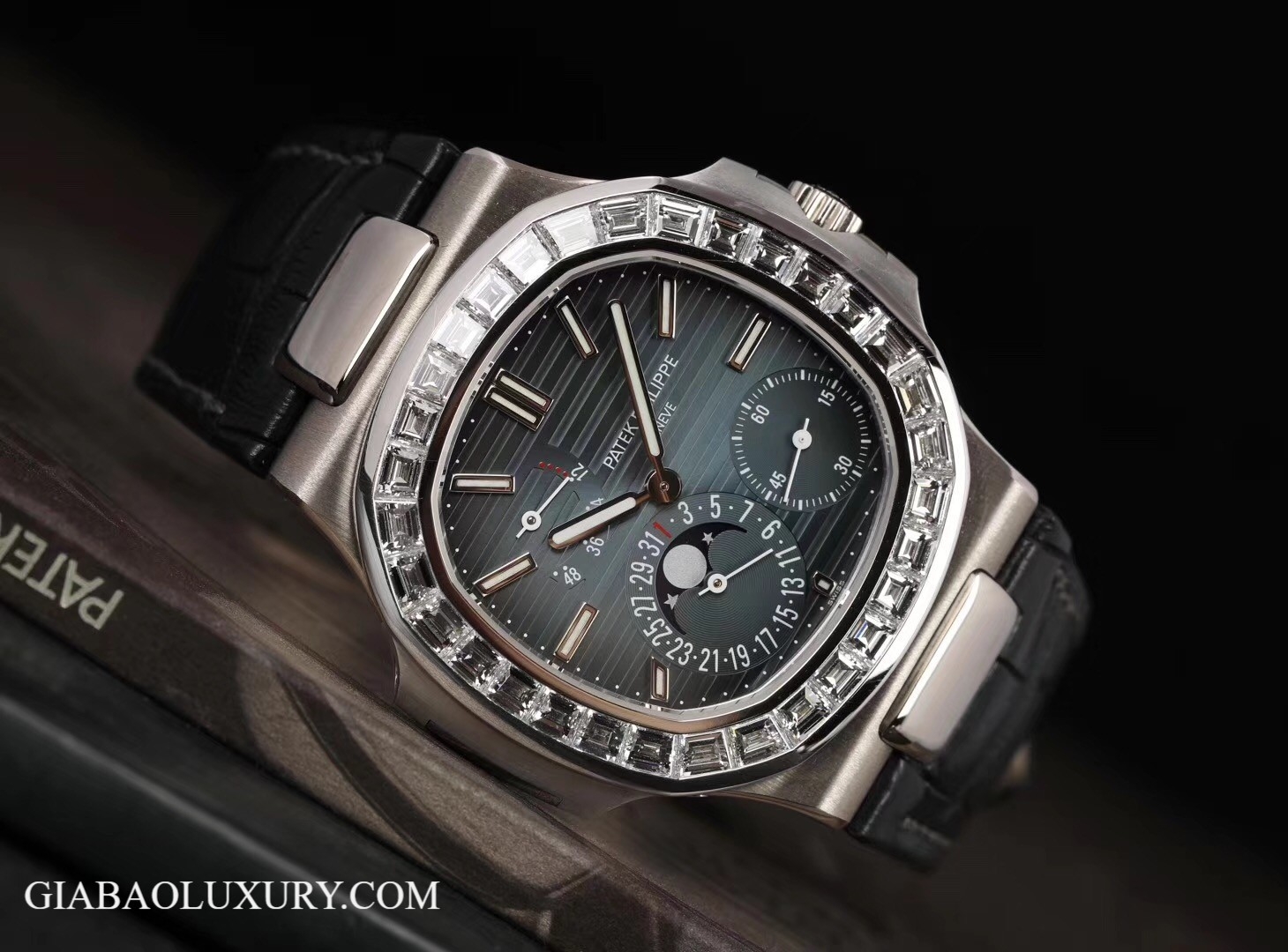 Đồng hồ Patek Philippe Nautilus 5722/G-001