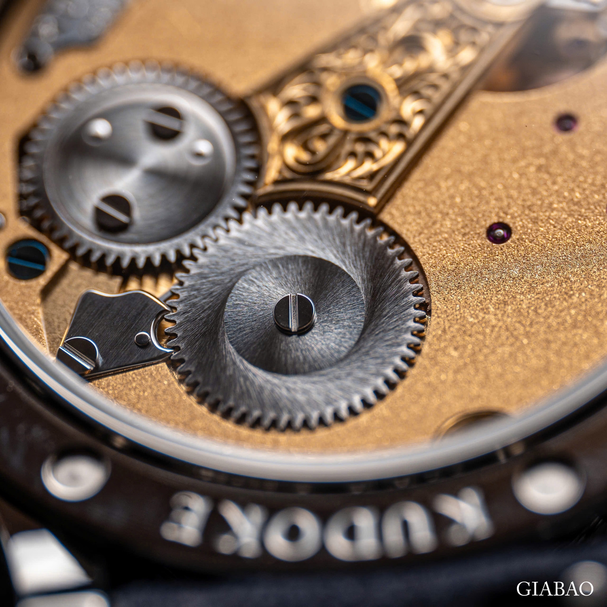 KUDOKE 1, máy lên dây cót tay cơ bản, mặt số màu bạc