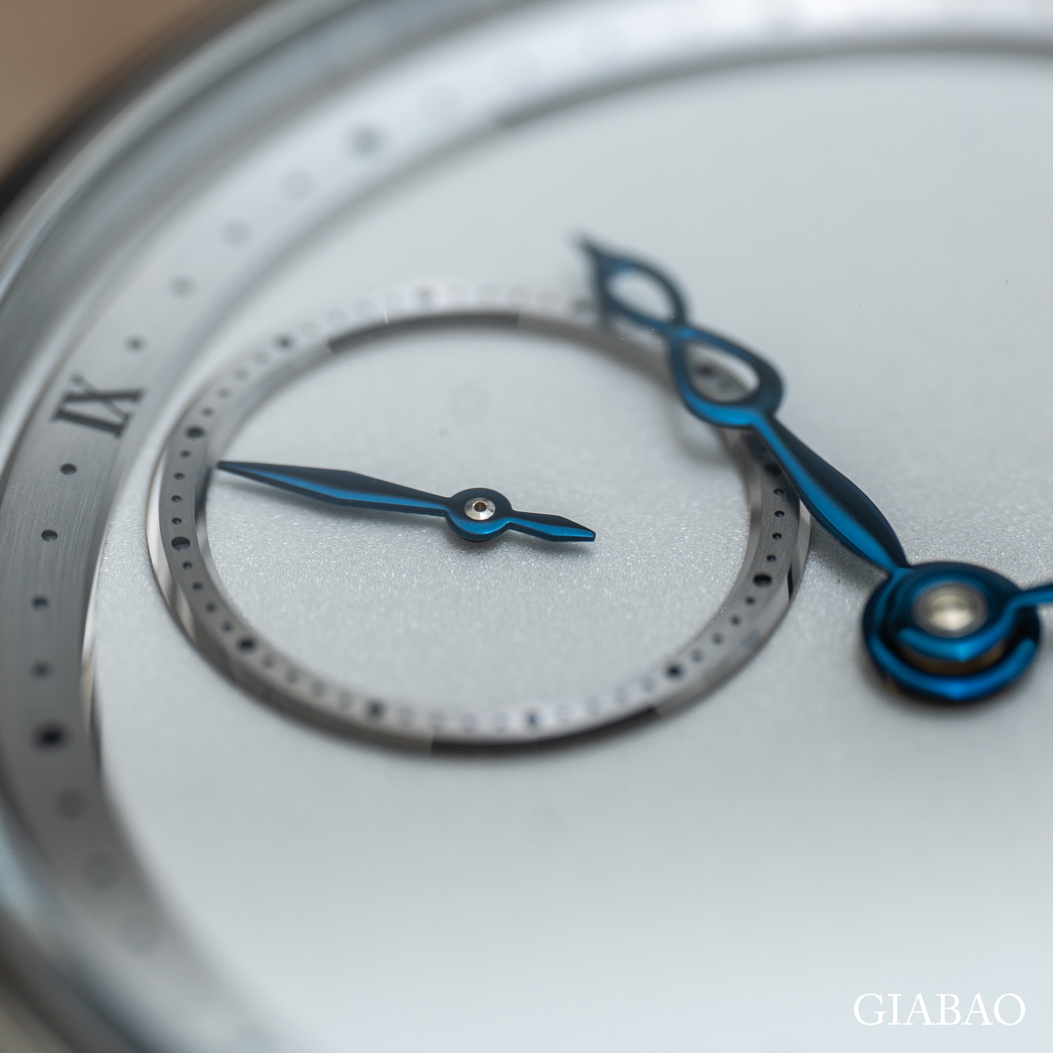 KUDOKE 1, máy lên dây cót tay cơ bản, mặt số màu bạc