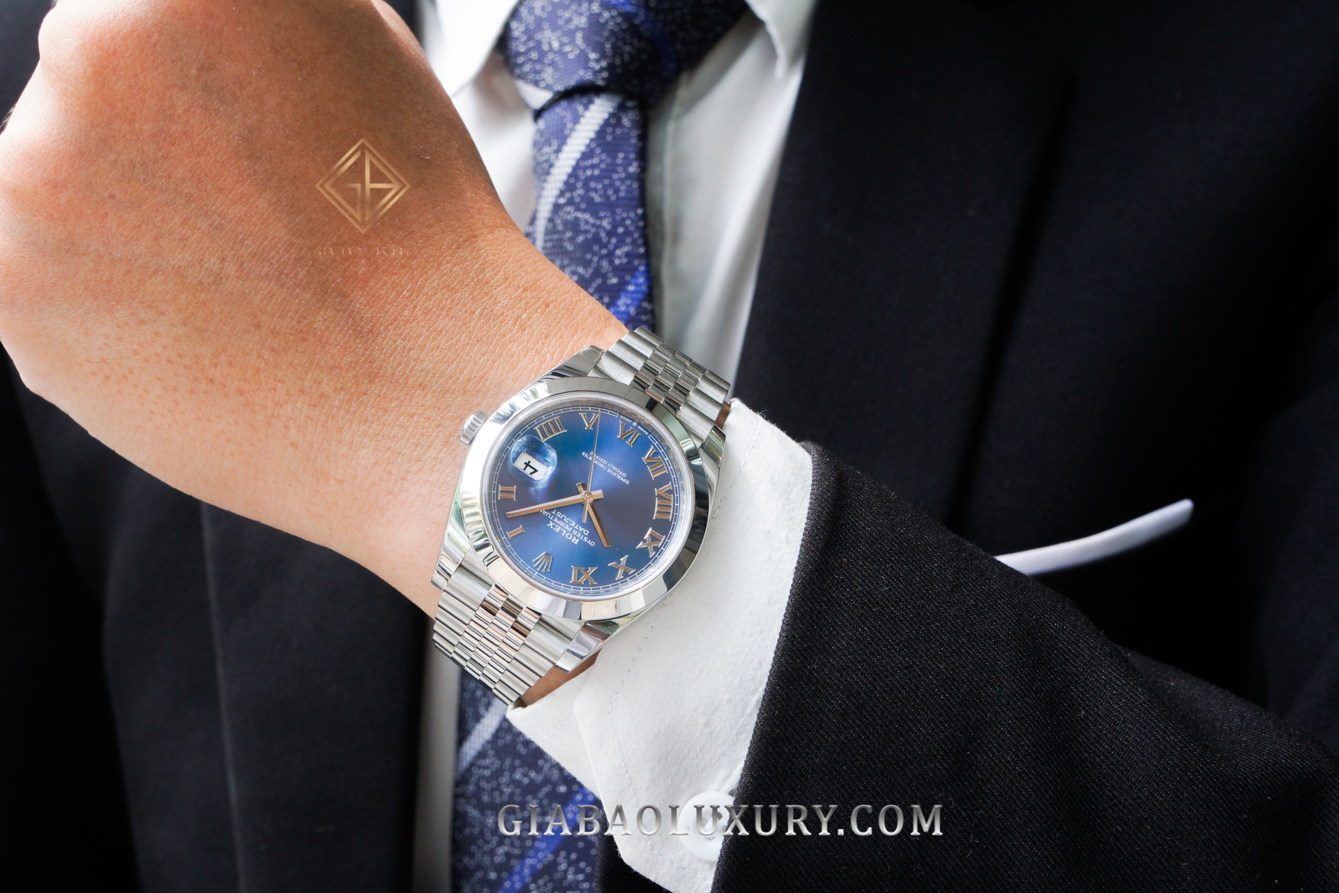 Đồng Hồ Rolex Datejust 41 126300 Mặt Số Xanh Cọc Số La Mã