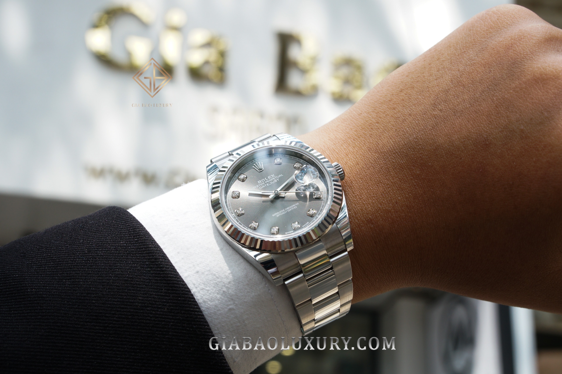 Đồng Hồ Rolex Datejust 126334 Mặt Số Rhodium Tối Nạm Kim Cương Dây Đeo Oyster