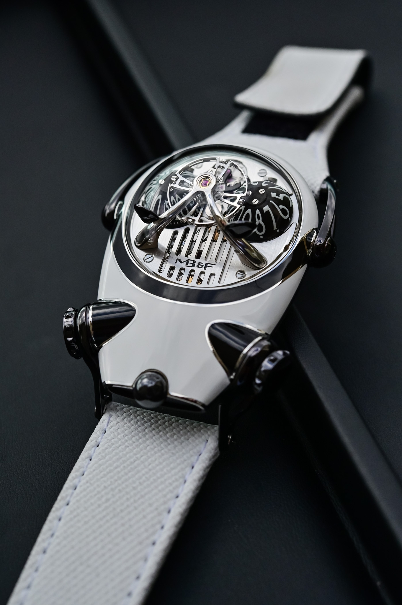 Đồng hồ MB&F HM10 Panda Only Watch 2021 độc nhất vô nhị