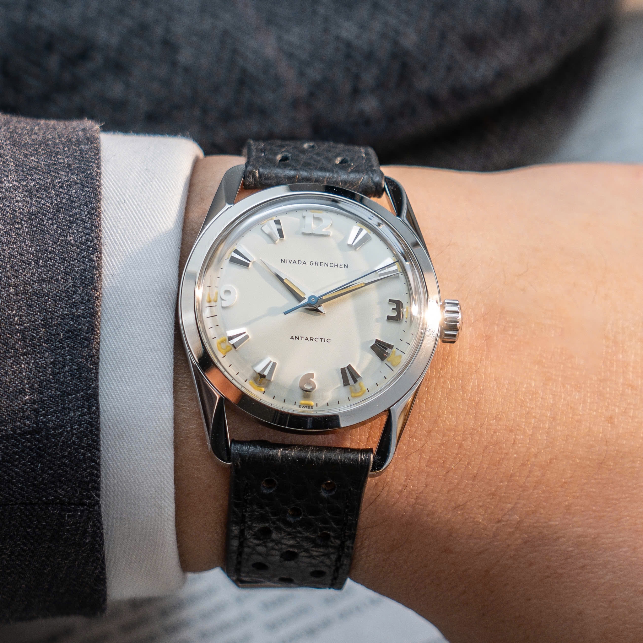 Nivada Grenchen, dòng sản phẩm Antarctic, Ref number: 35001M40, mặt số màu trắng