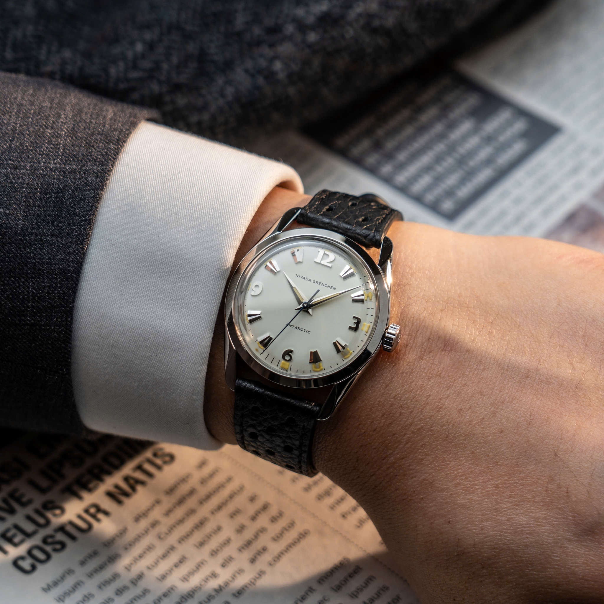 Nivada Grenchen, dòng sản phẩm Antarctic, Ref number: 35001M40, mặt số màu trắng