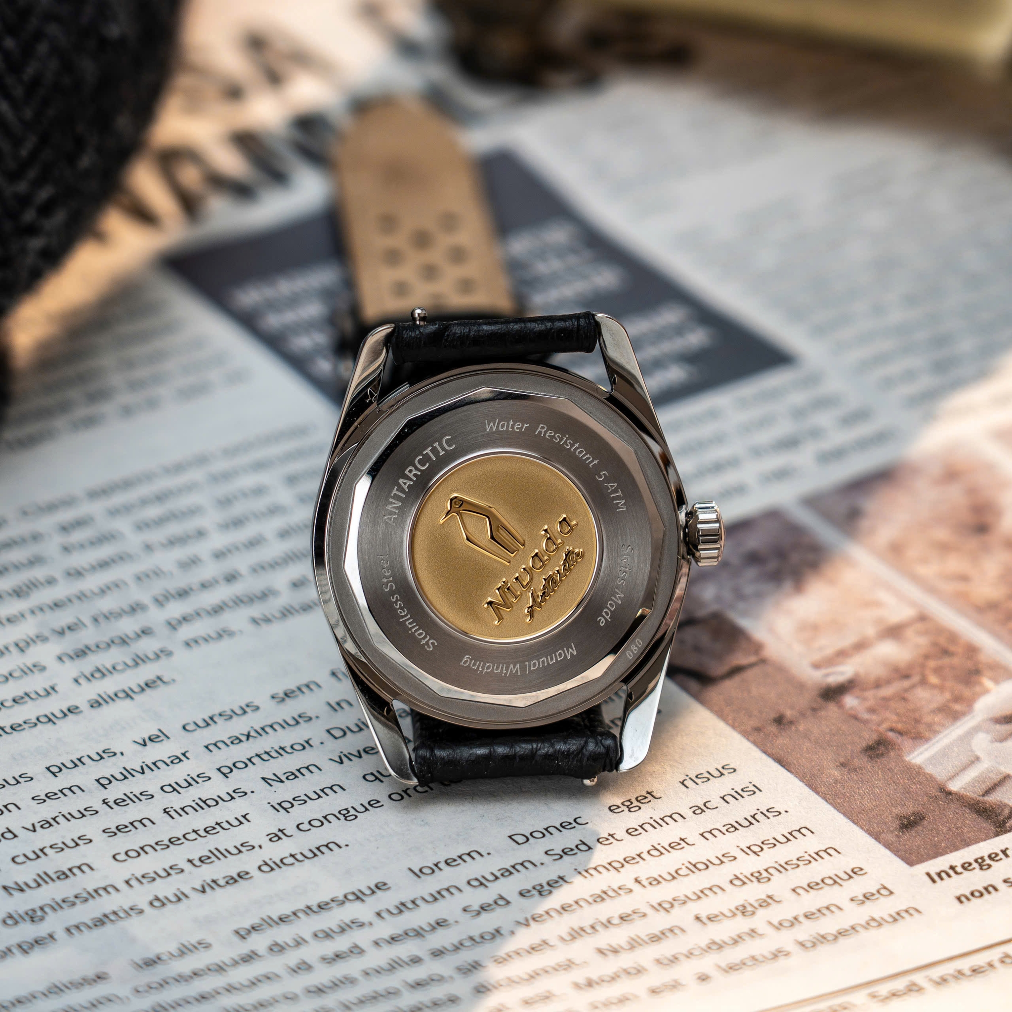 Nivada Grenchen, dòng sản phẩm Antarctic, Ref number: 35001M40, mặt số màu trắng