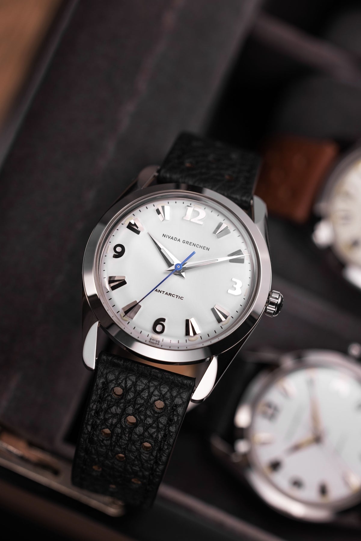 Nivada Grenchen, dòng sản phẩm Antarctic, Ref number: 35005M, mặt số trắng Matt