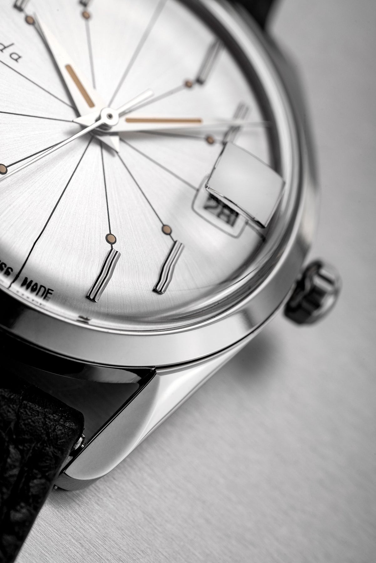 Nivada Grenchen, dòng sản phẩm Antarctic Spider, Ref num 35012M, mặt số bạc