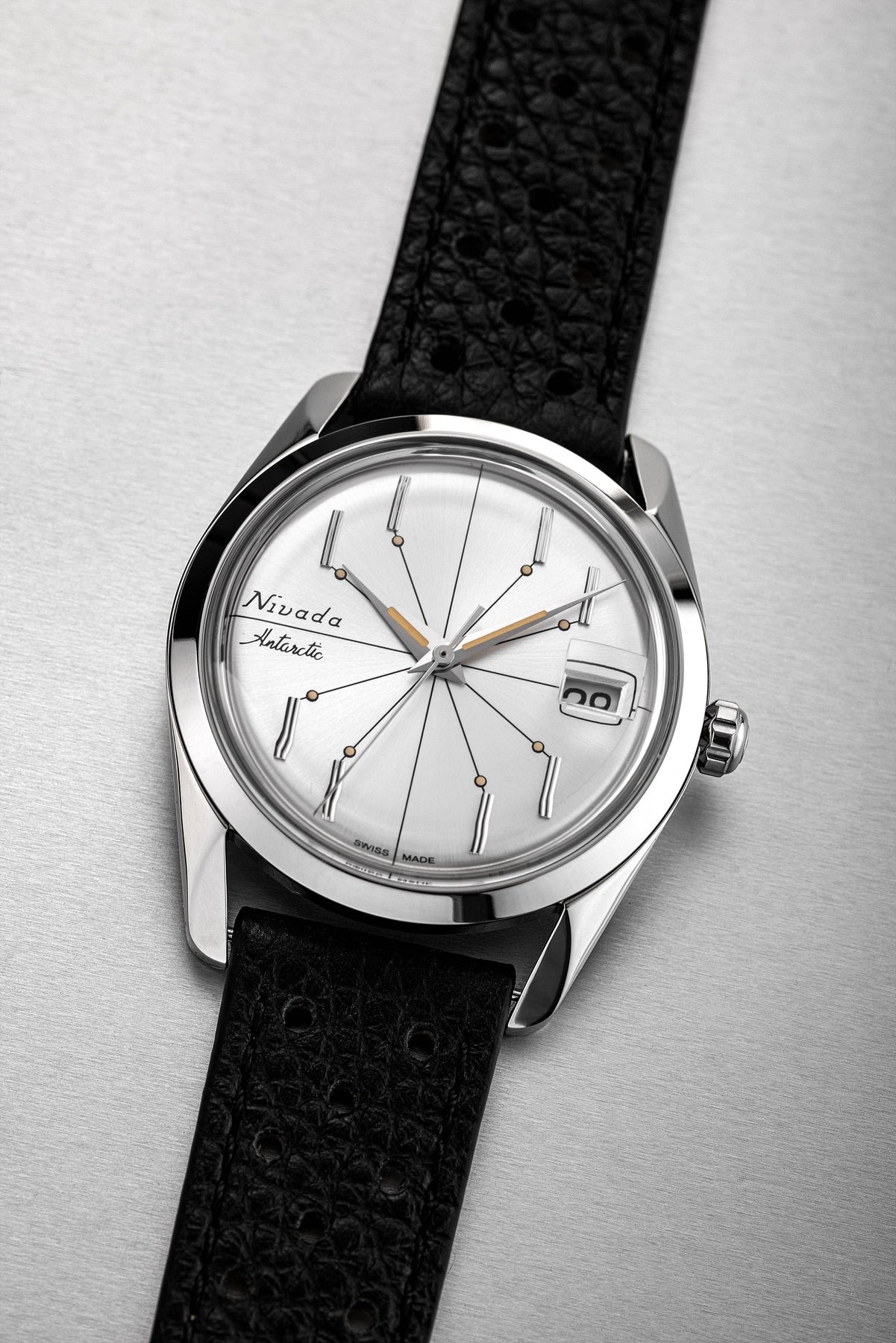 Nivada Grenchen, dòng sản phẩm Antarctic Spider, Ref num 35012M, mặt số bạc