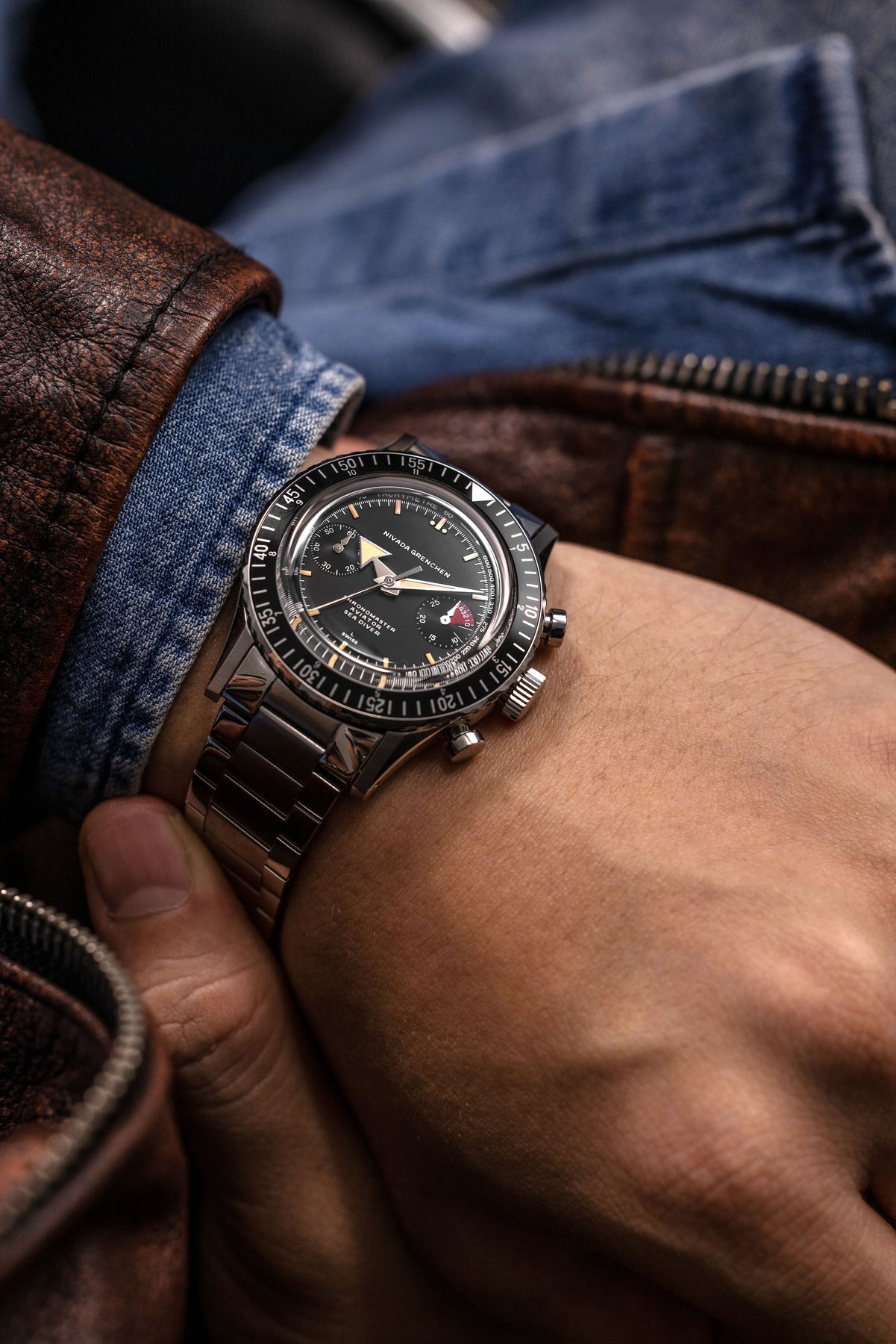 Nivada Grenchen, dòng sản phẩm Chronomaster Broad Arrow N, Ref no: 86014M, mặt số màu đen