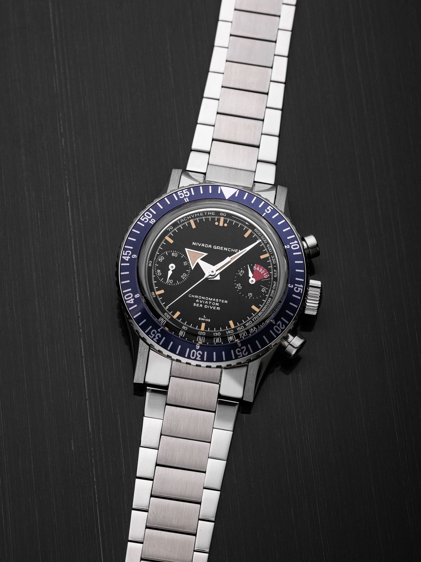 Nivada Grenchen Chronomaster Broad Arrow Ref no 86056M mặt số màu đen