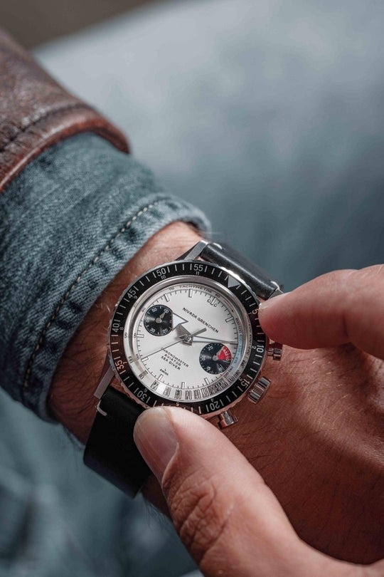 Nivada Grenchen, dòng sản phẩm Chronomaster, Ref no: 86010WM, mặt số trắng Panda