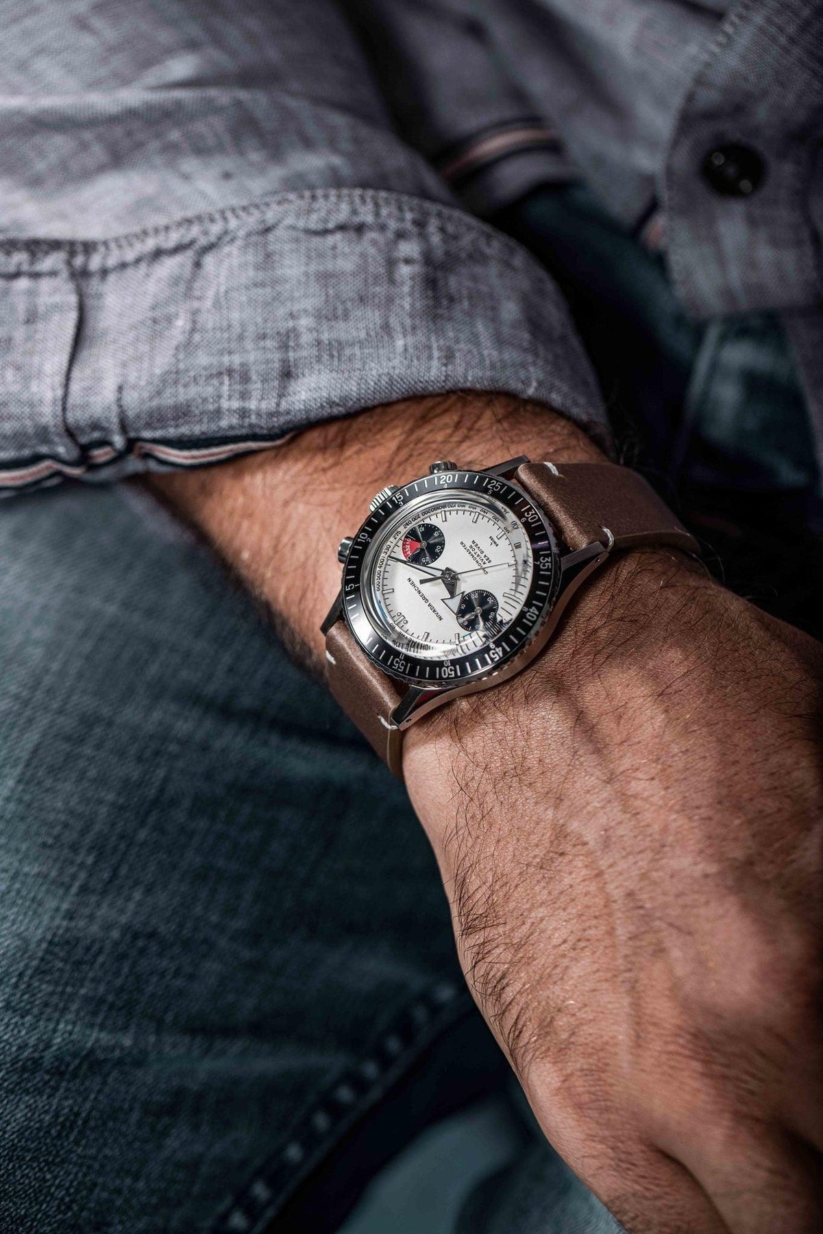 Nivada Grenchen, dòng sản phẩm Chronomaster, Ref no: 86010WM, mặt số trắng Panda