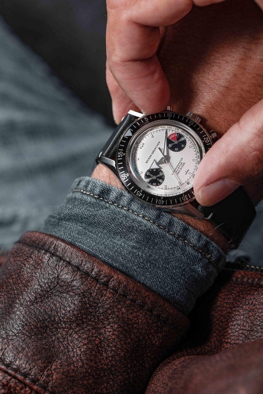 Nivada Grenchen, dòng sản phẩm Chronomaster, Ref no: 86010WM, mặt số trắng Panda