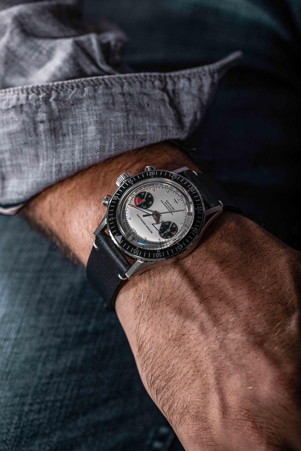 Nivada Grenchen, dòng sản phẩm Chronomaster, Ref no: 86010WM, mặt số trắng Panda