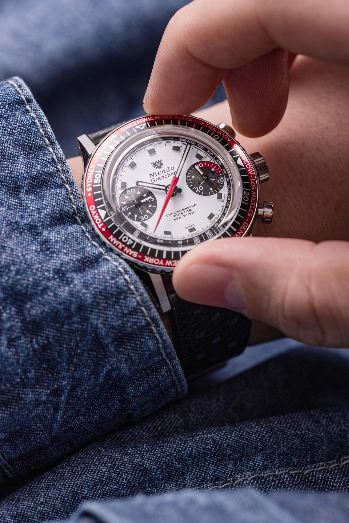 Nivada Grenchen, dòng sản phẩm Chronomaster Singer, Ref number: 86054M, mặt số màu trắng