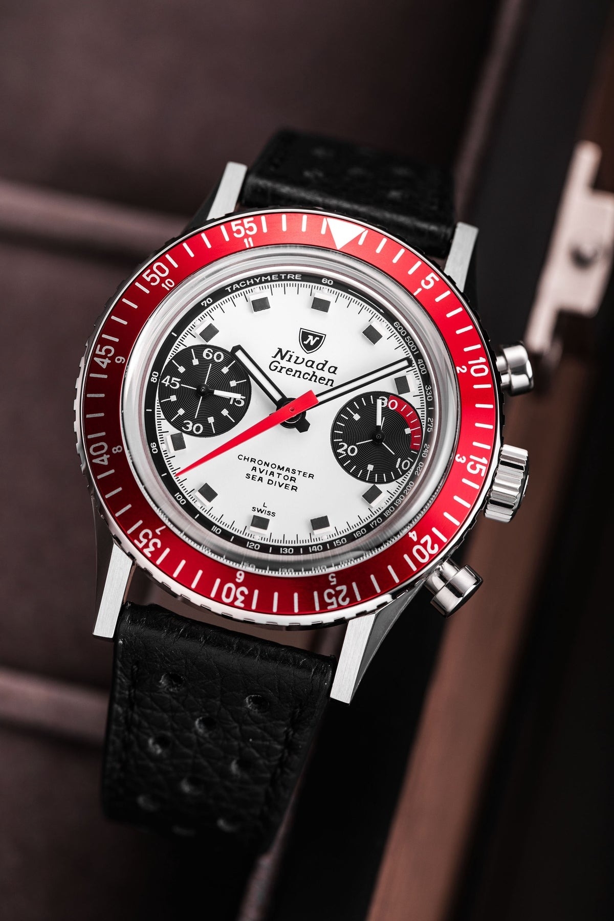 Nivada Grenchen, dòng sản phẩm Chronomaster Singer, Ref number: 86054M, mặt số màu trắng