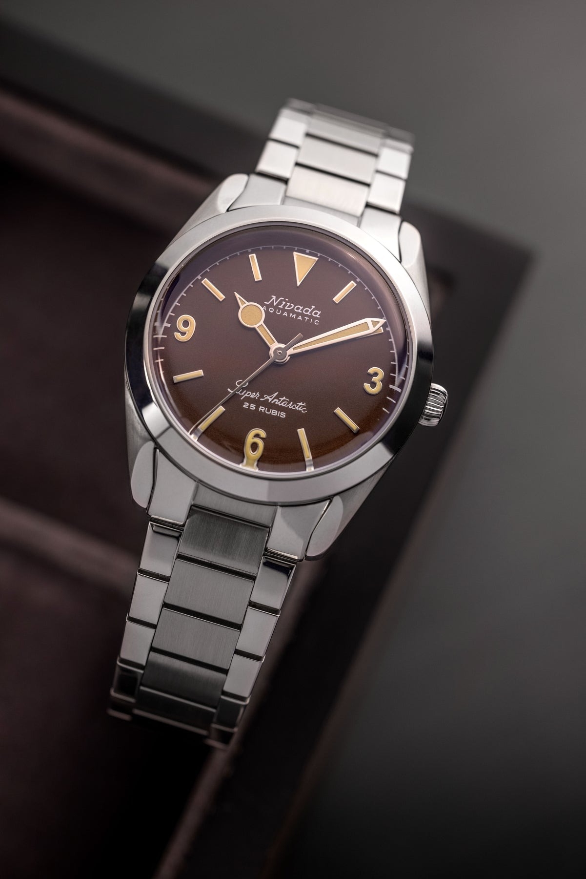 Nivada Grenchen, dòng sản phẩm Super Antarctic 3.6.9, Ref num 32041A, mặt số nâu Matt