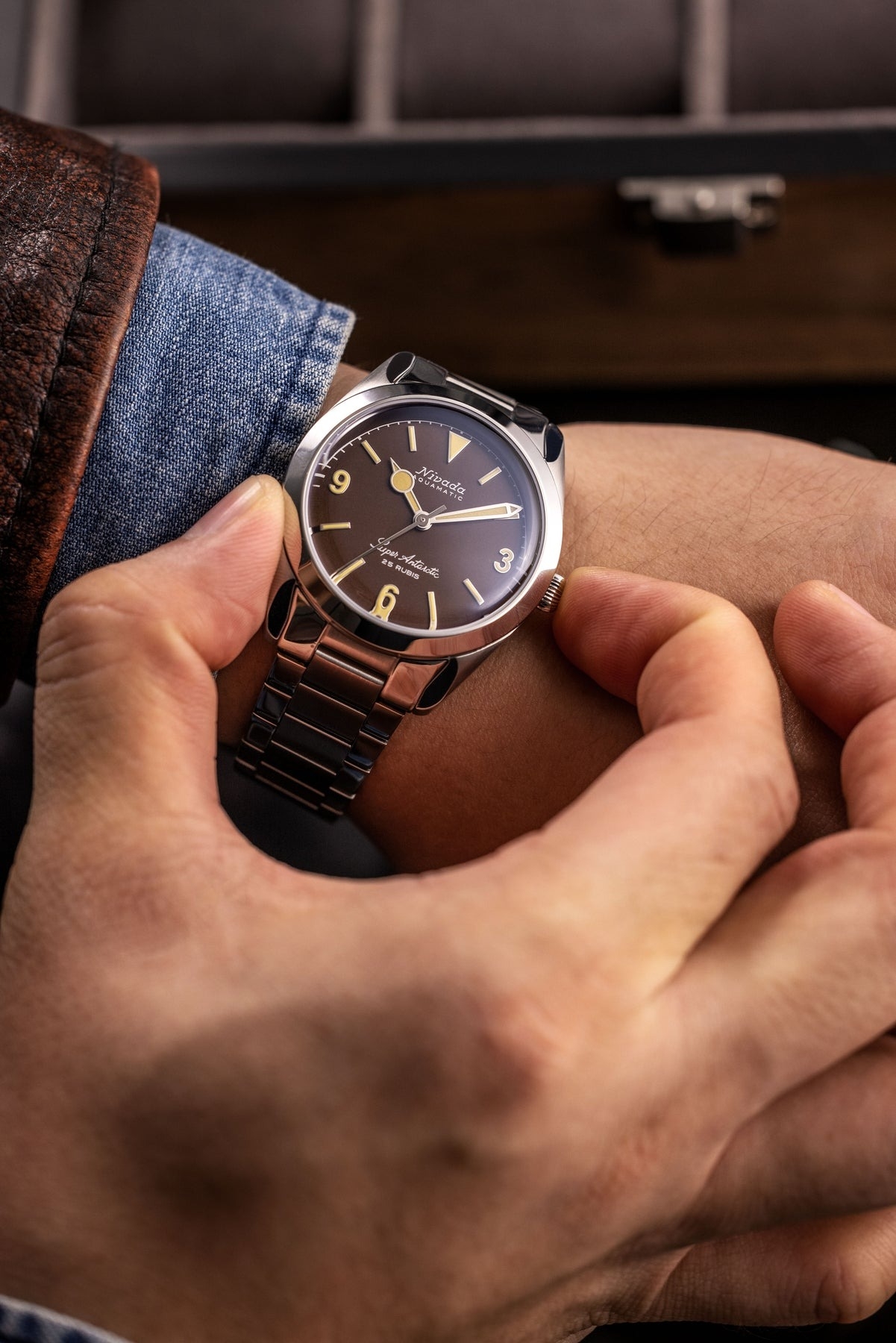 Nivada Grenchen, dòng sản phẩm Super Antarctic 3.6.9, Ref num 32041A, mặt số nâu Matt