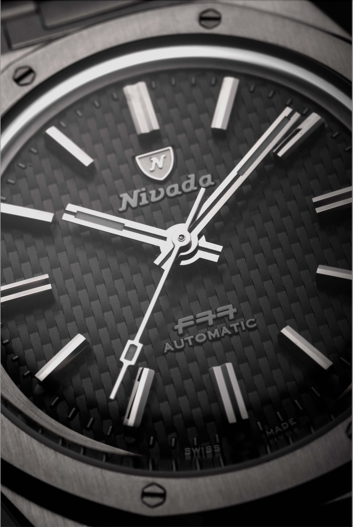 Nivada Grenchen, dòng sản phẩm F77, Ref number: 68006A77, mặt số Anthracite