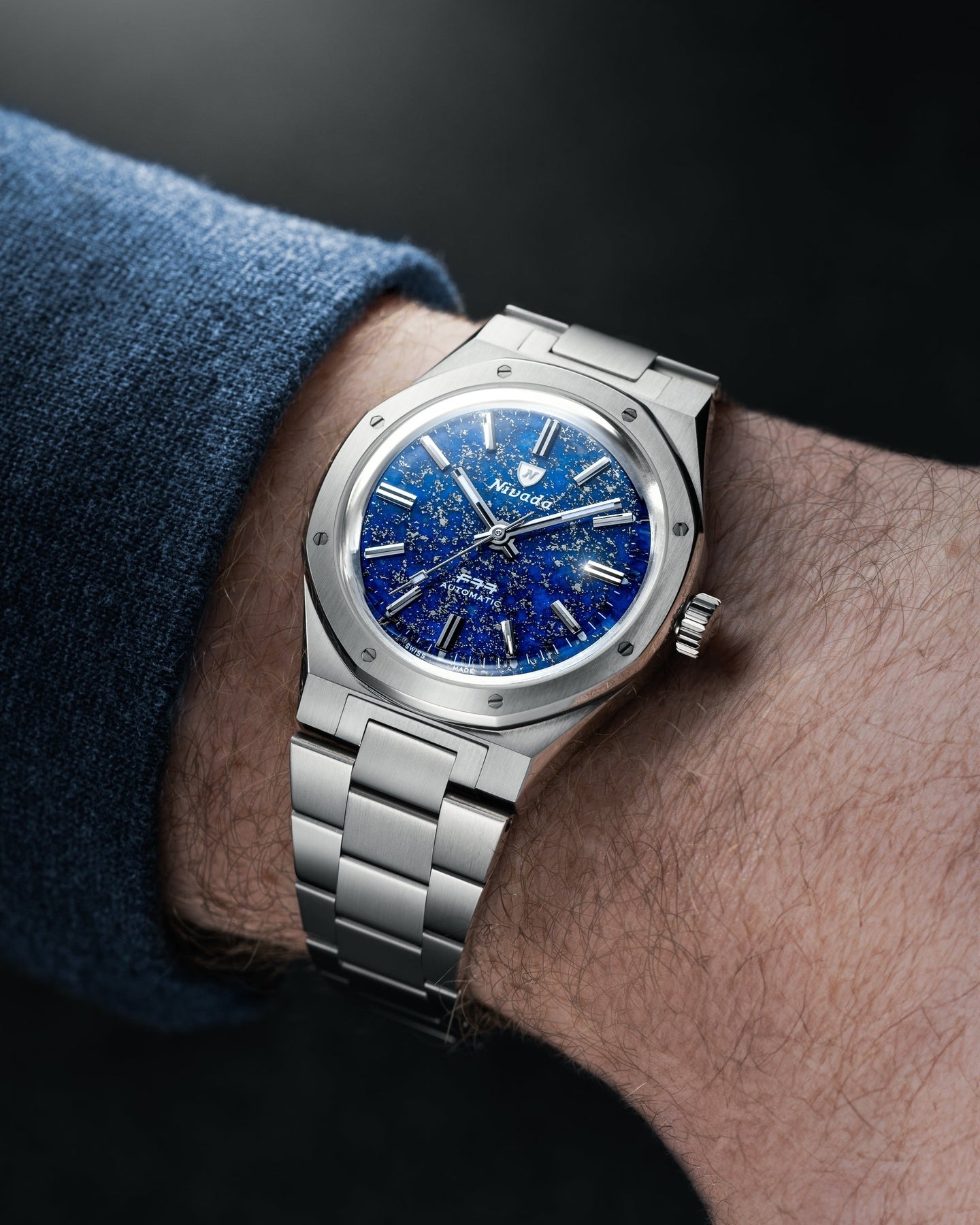 Nivada Grenchen, dòng sản phẩm F77, Ref number: 68017A77, mặt số Lapis Lazuli