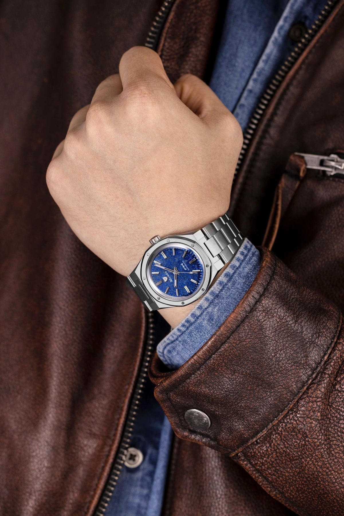 Nivada Grenchen, dòng sản phẩm F77, Ref number: 68017A77, mặt số Lapis Lazuli